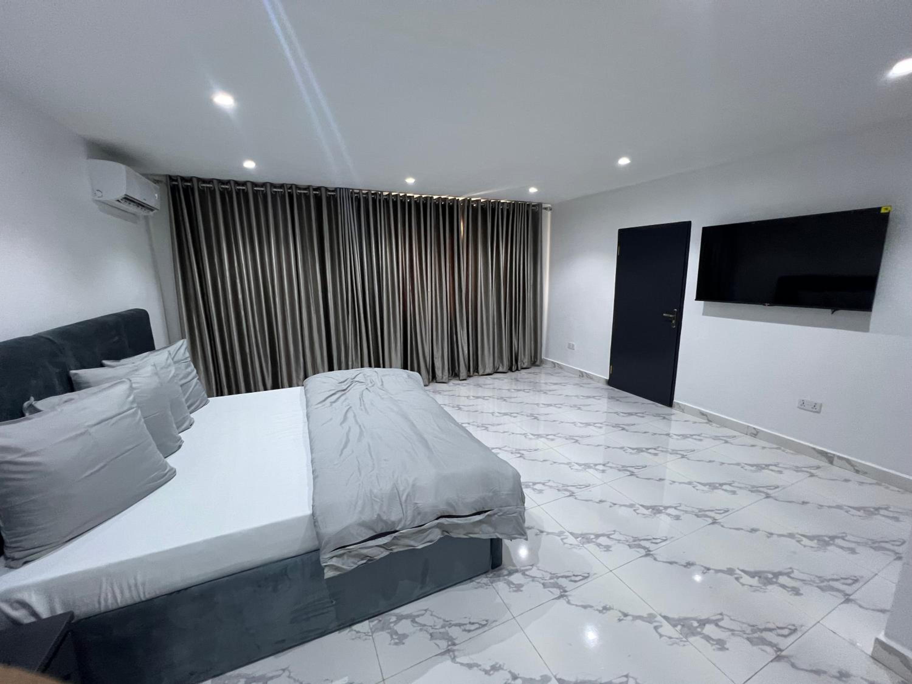 Classic One-Bedroom Apartment With King Bed photo 1