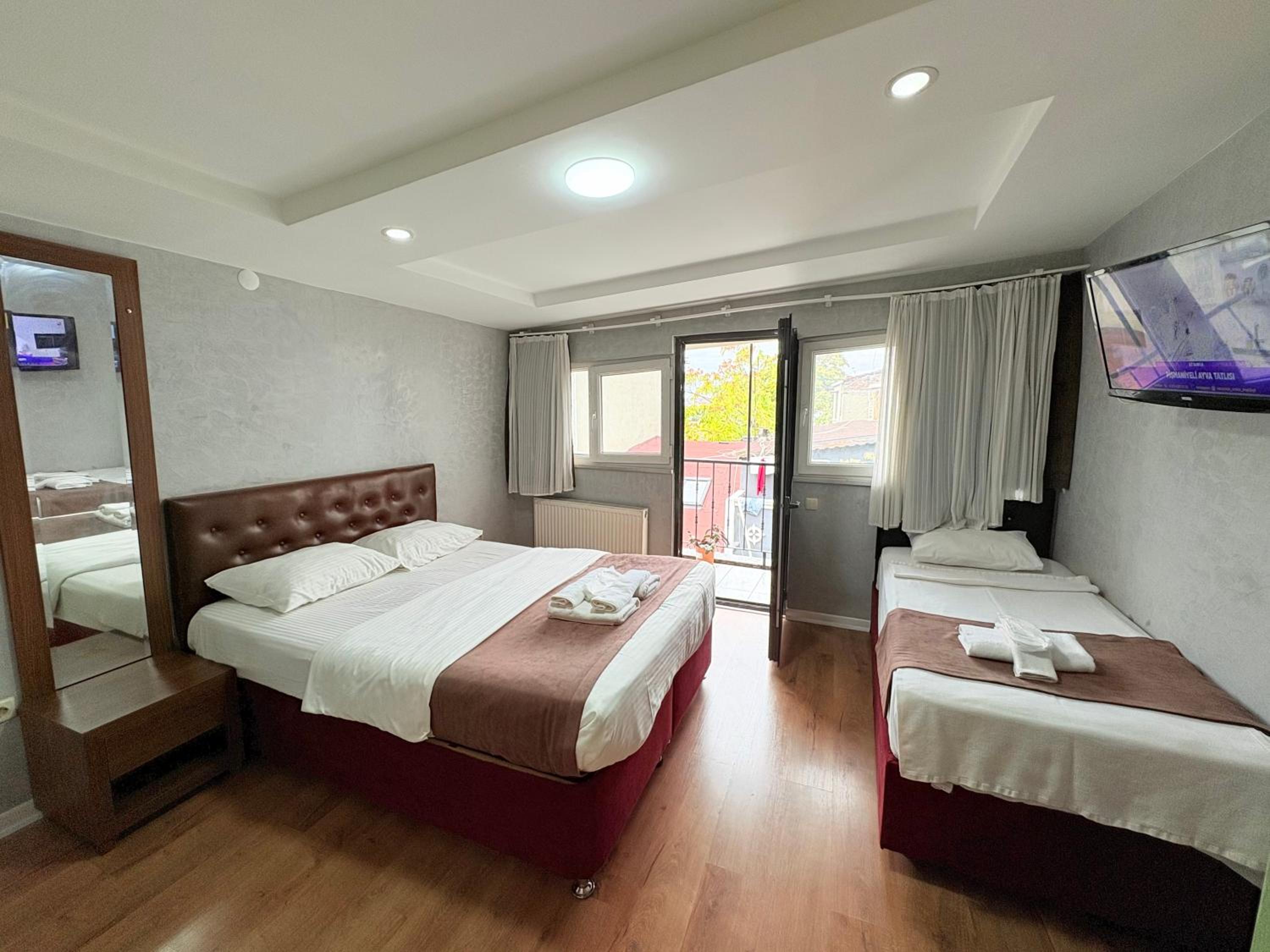 Triple Room with Terrace photo 1