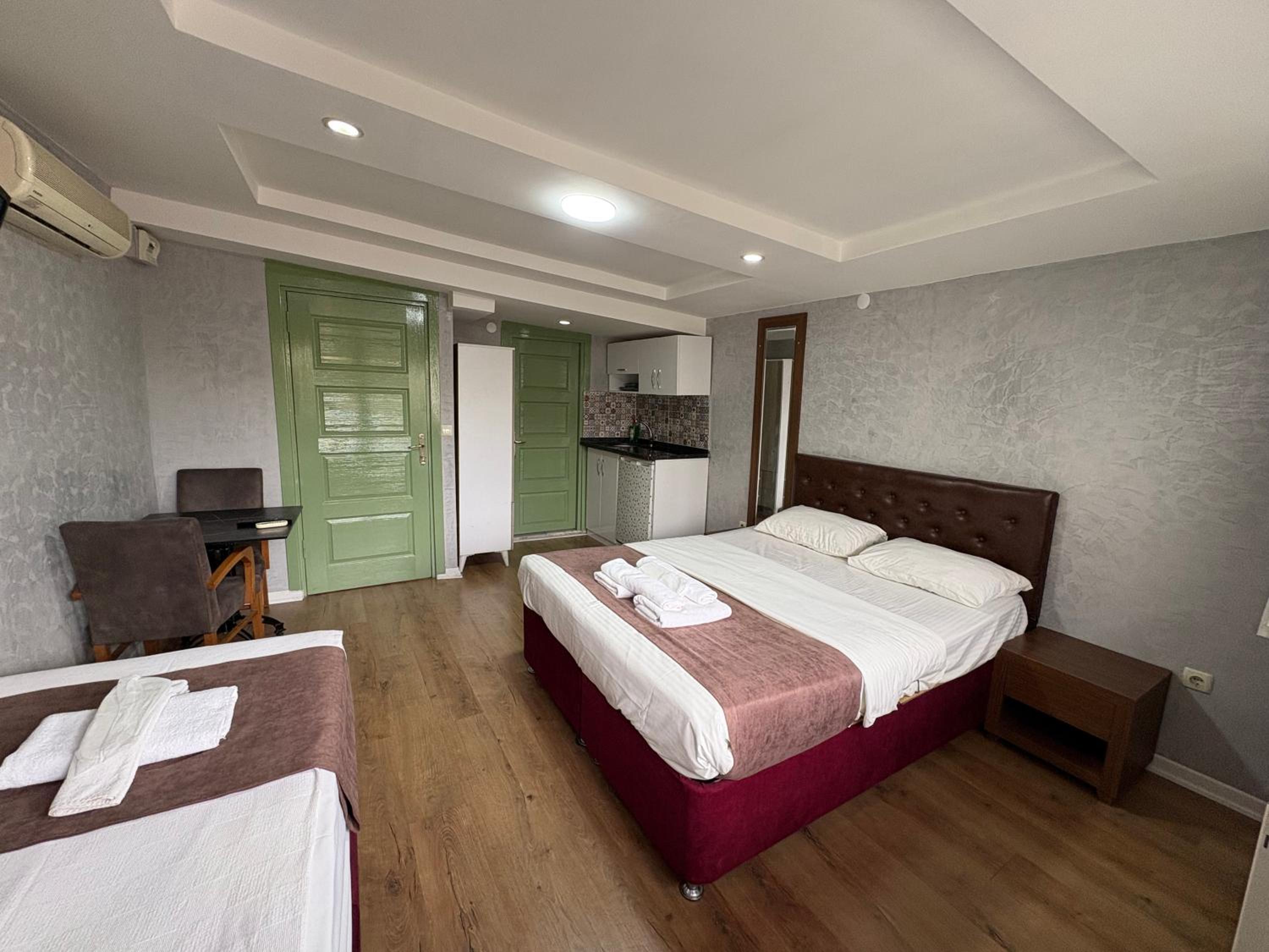 Triple Room with Terrace photo 2