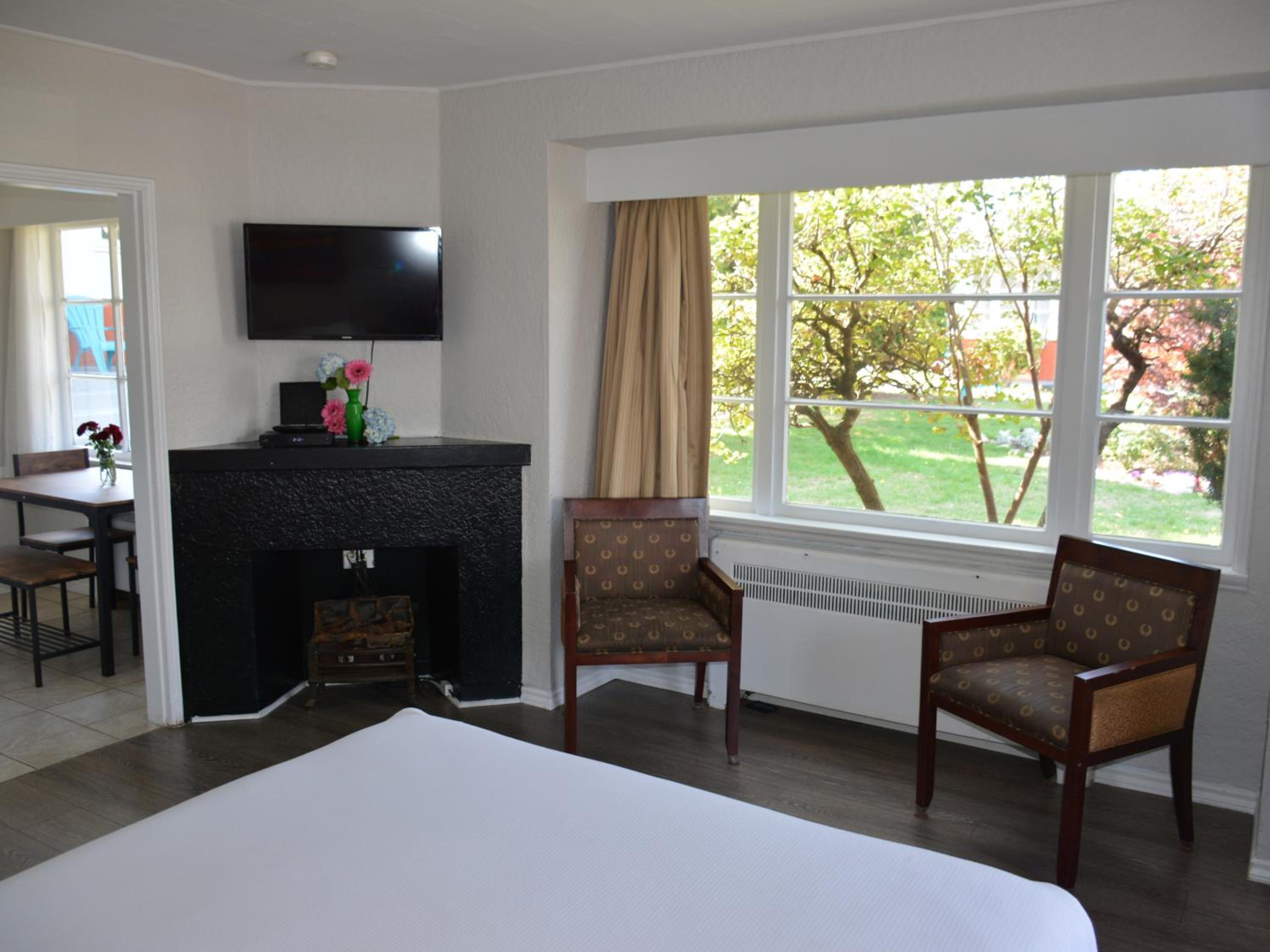 Deluxe Suite - Photo 7