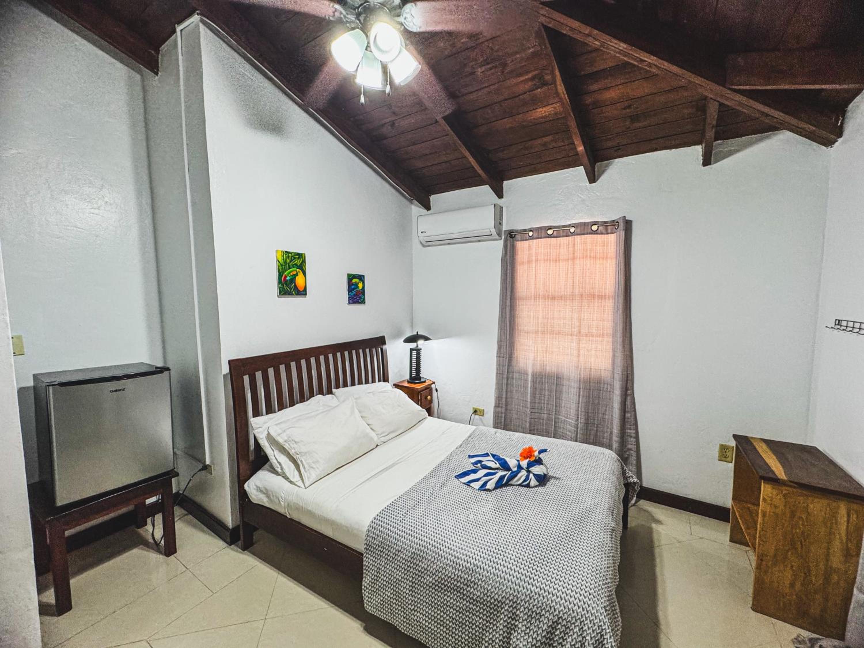 Budget Double Room photo 3