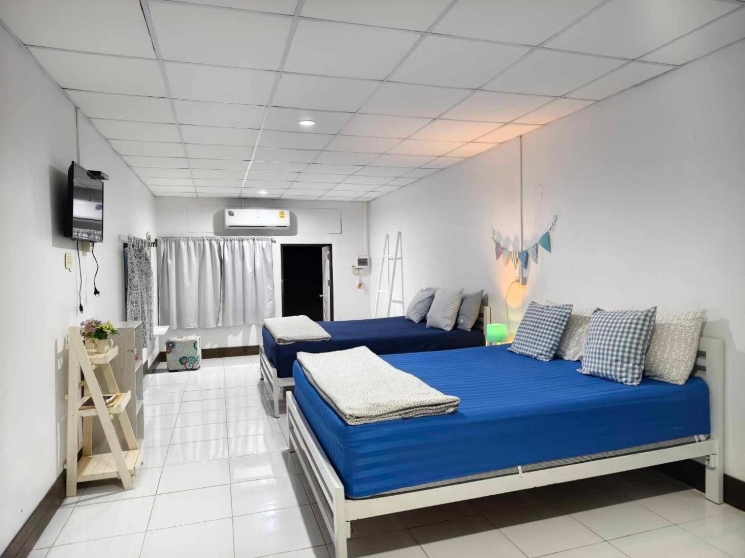 One-Bedroom House photo 1
