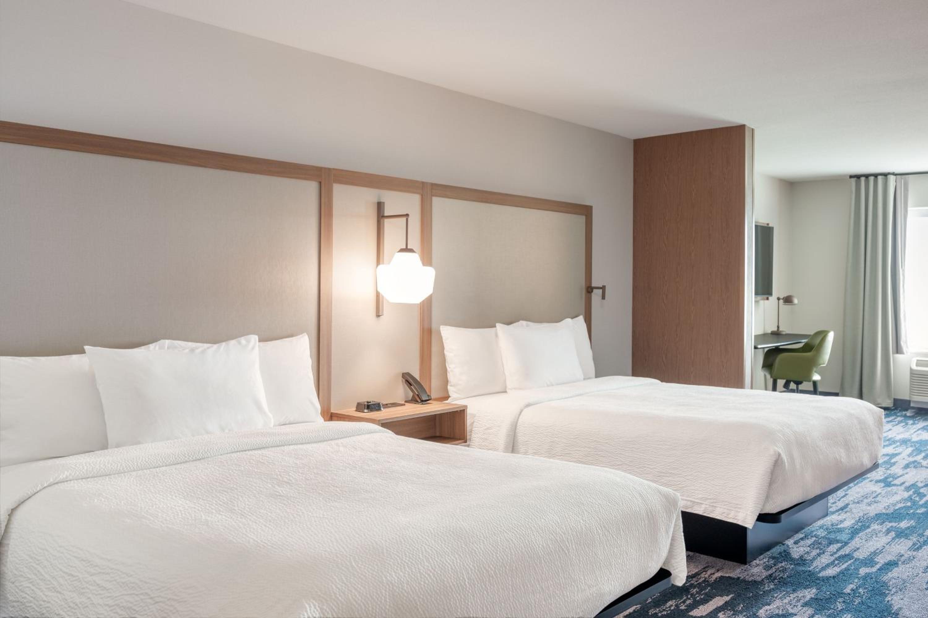 Queen Suite with Two Queen Beds and Sofa Bed - Photo 5
