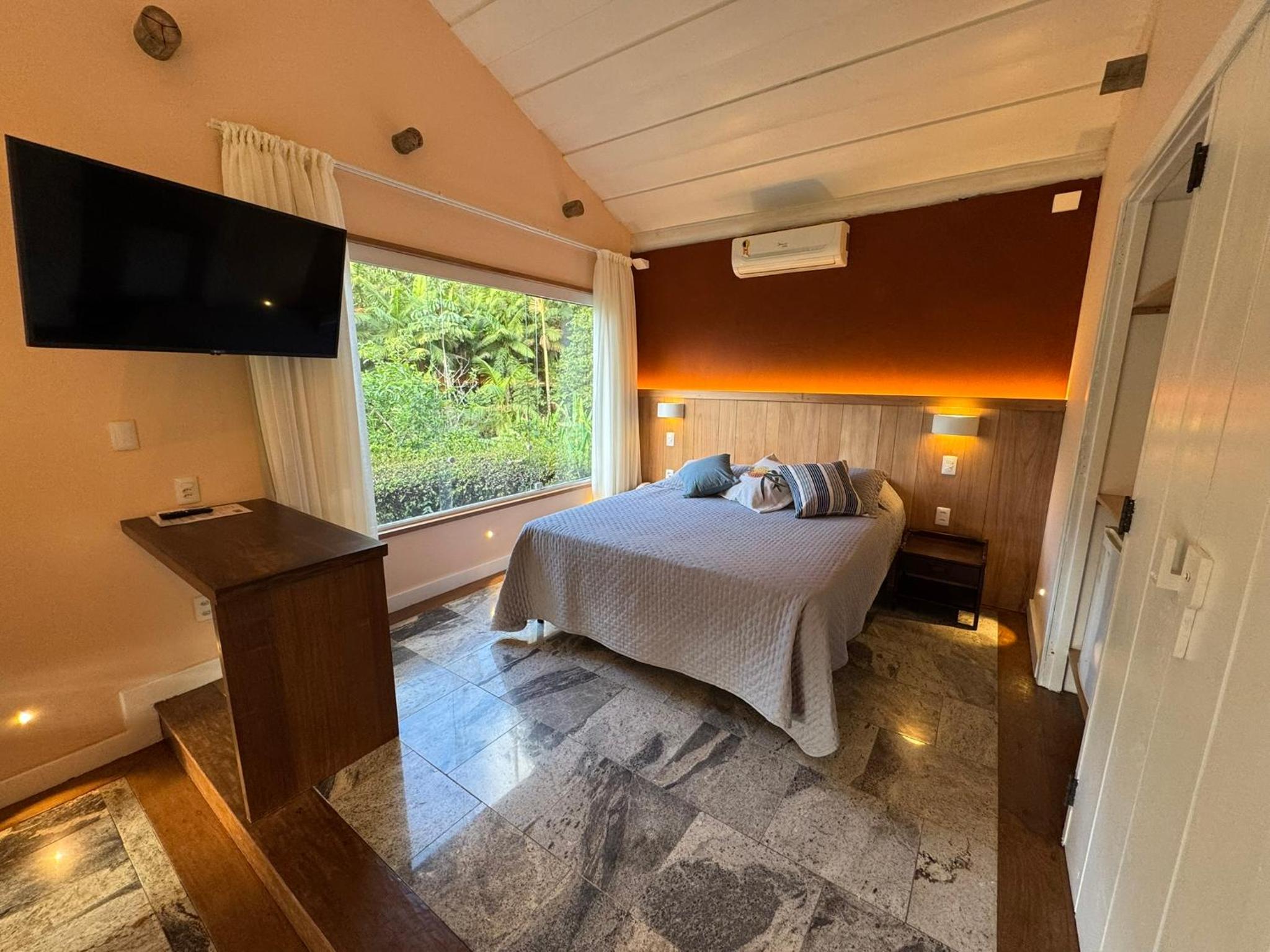 Deluxe Suite photo 2