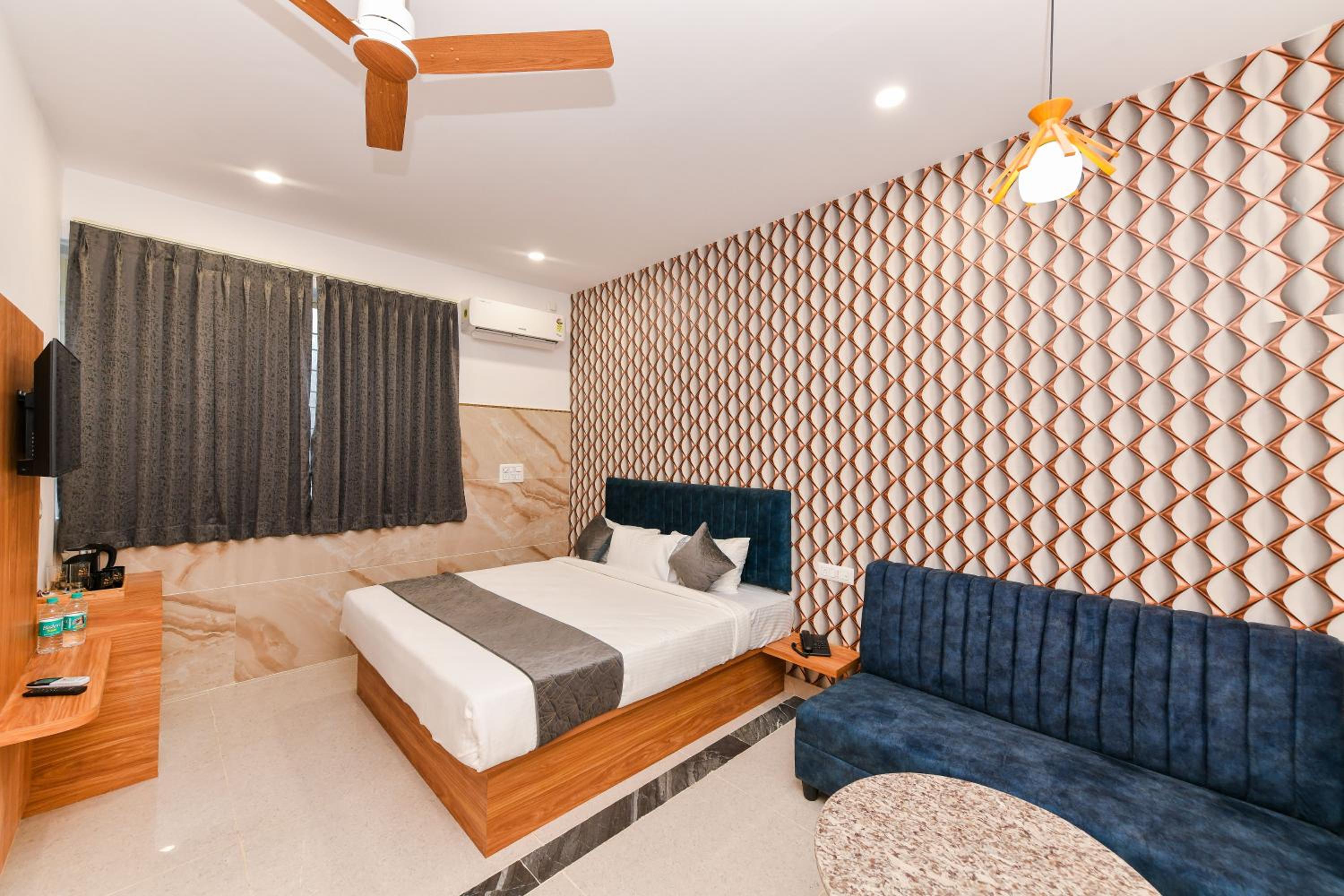 Deluxe King Room photo 3