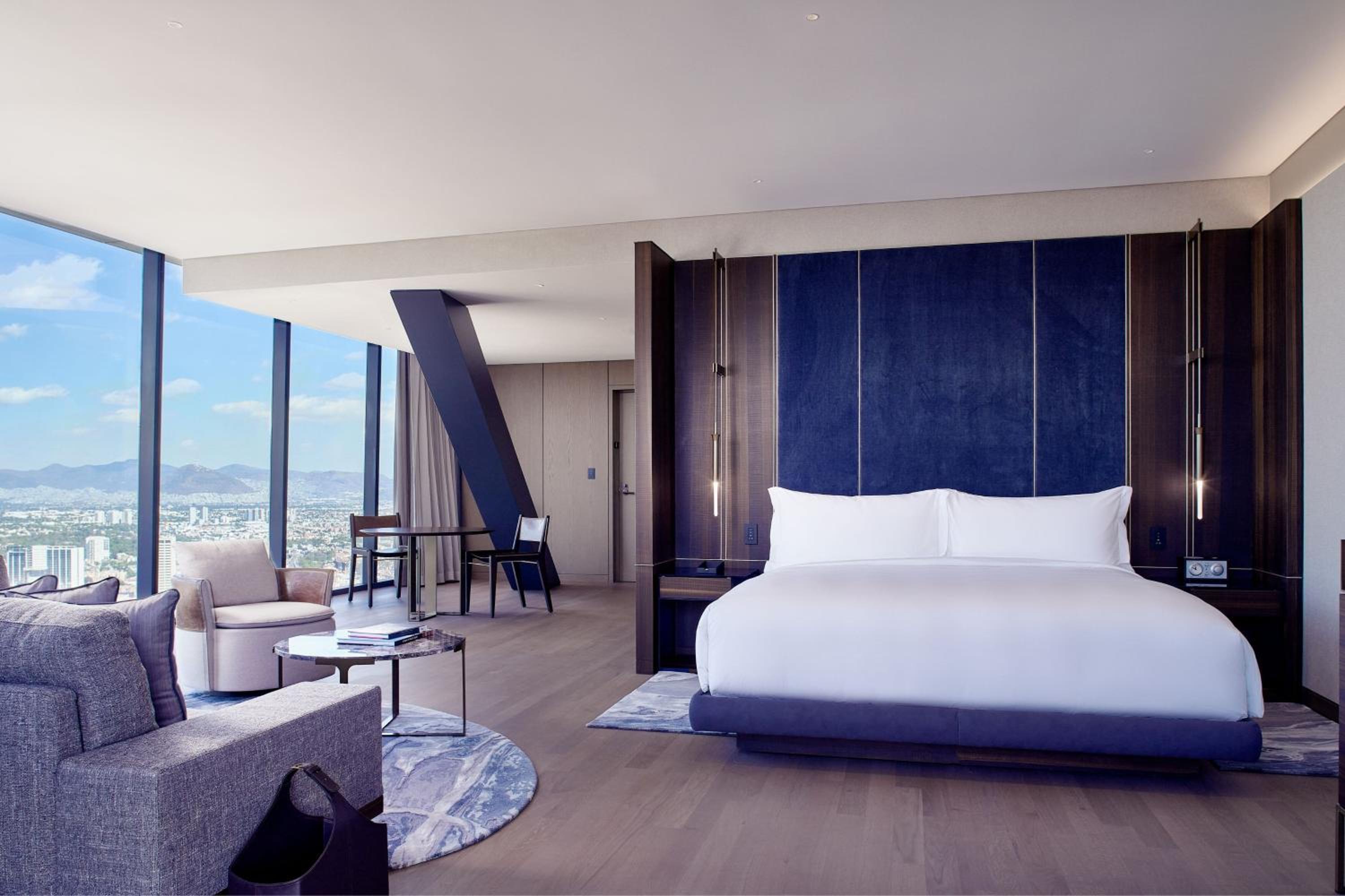 Junior Suite with Terrace and Park View