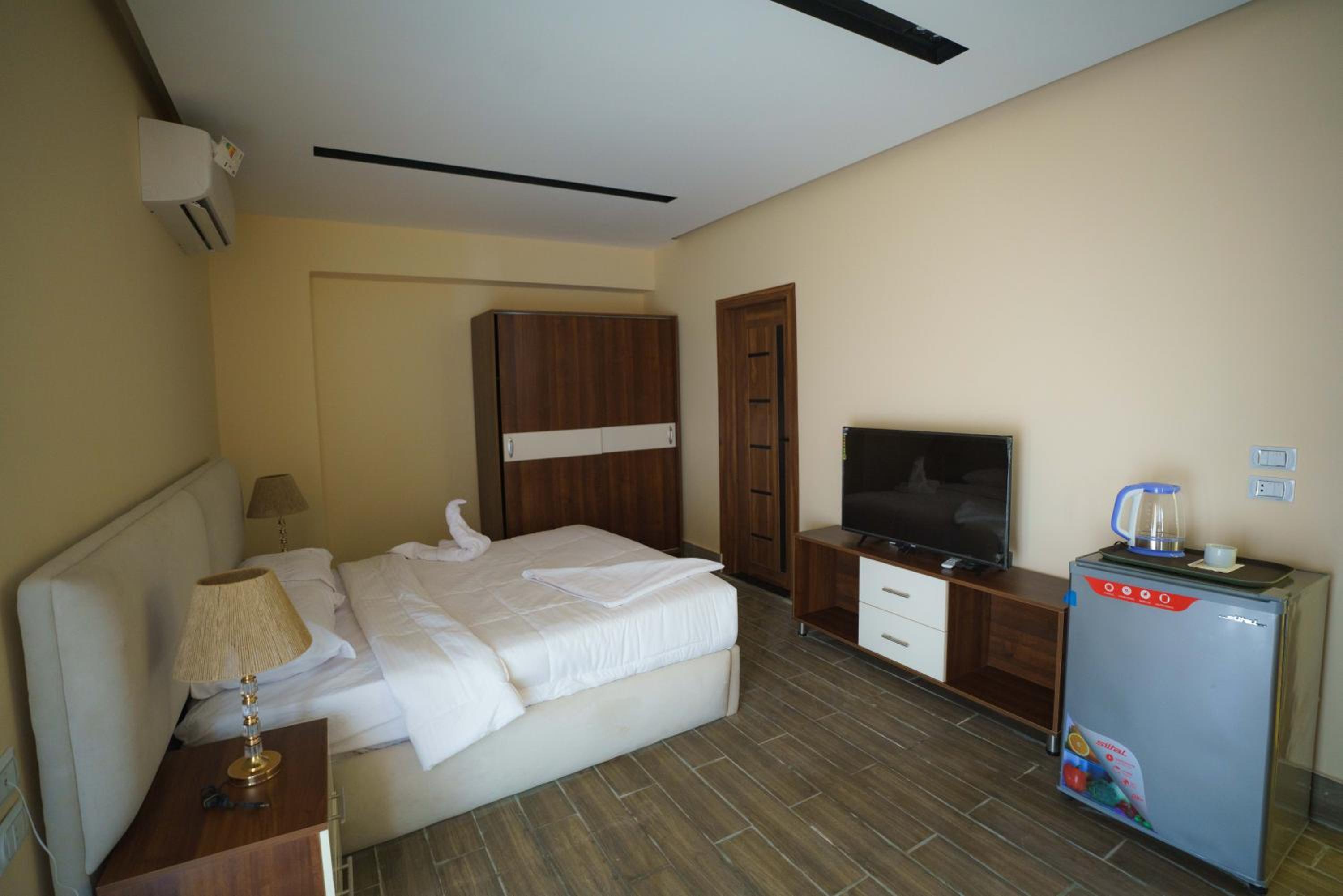 Queen Room with Garden View