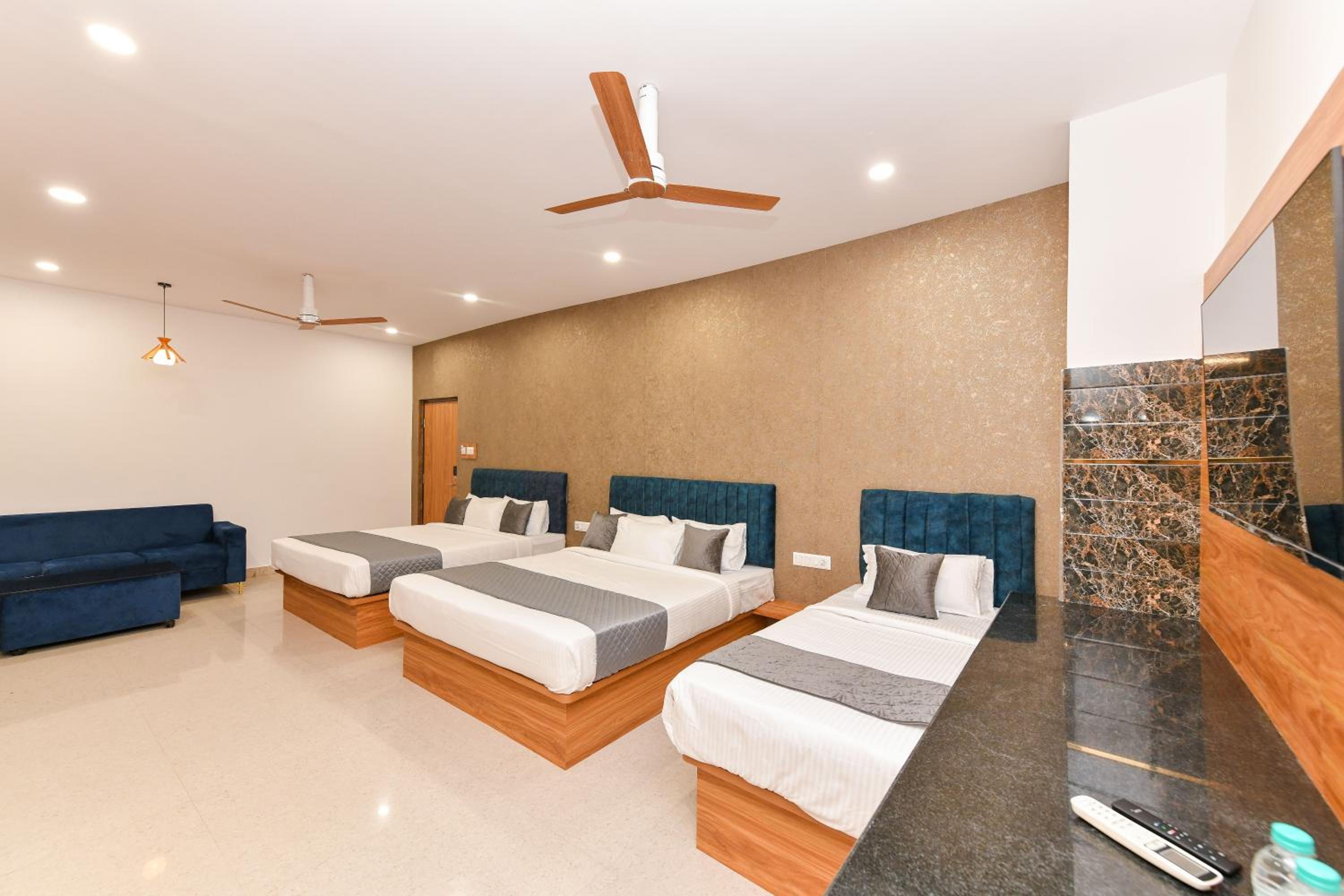 Family Room - Photo 6