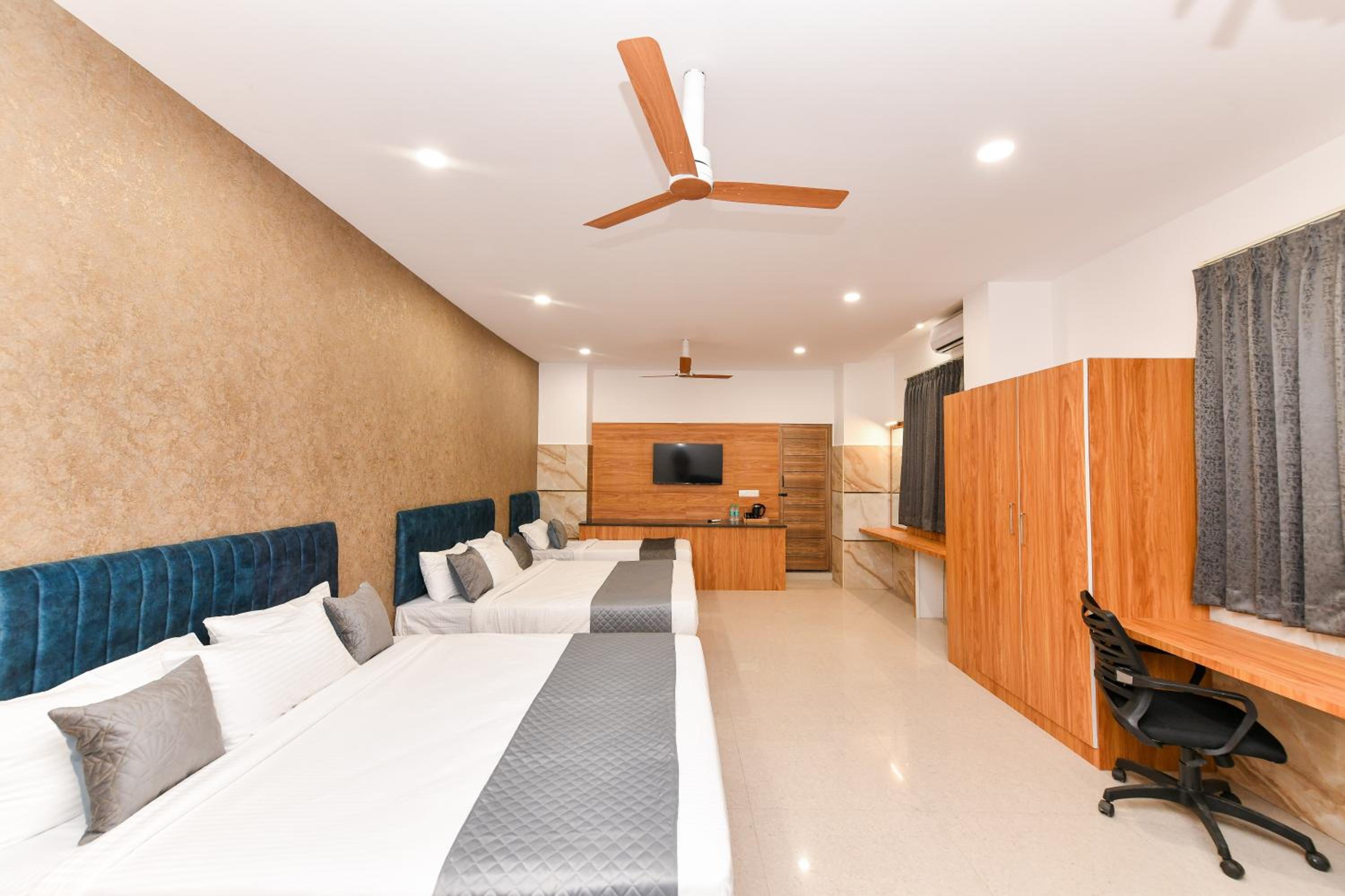 Family Room - Photo 10