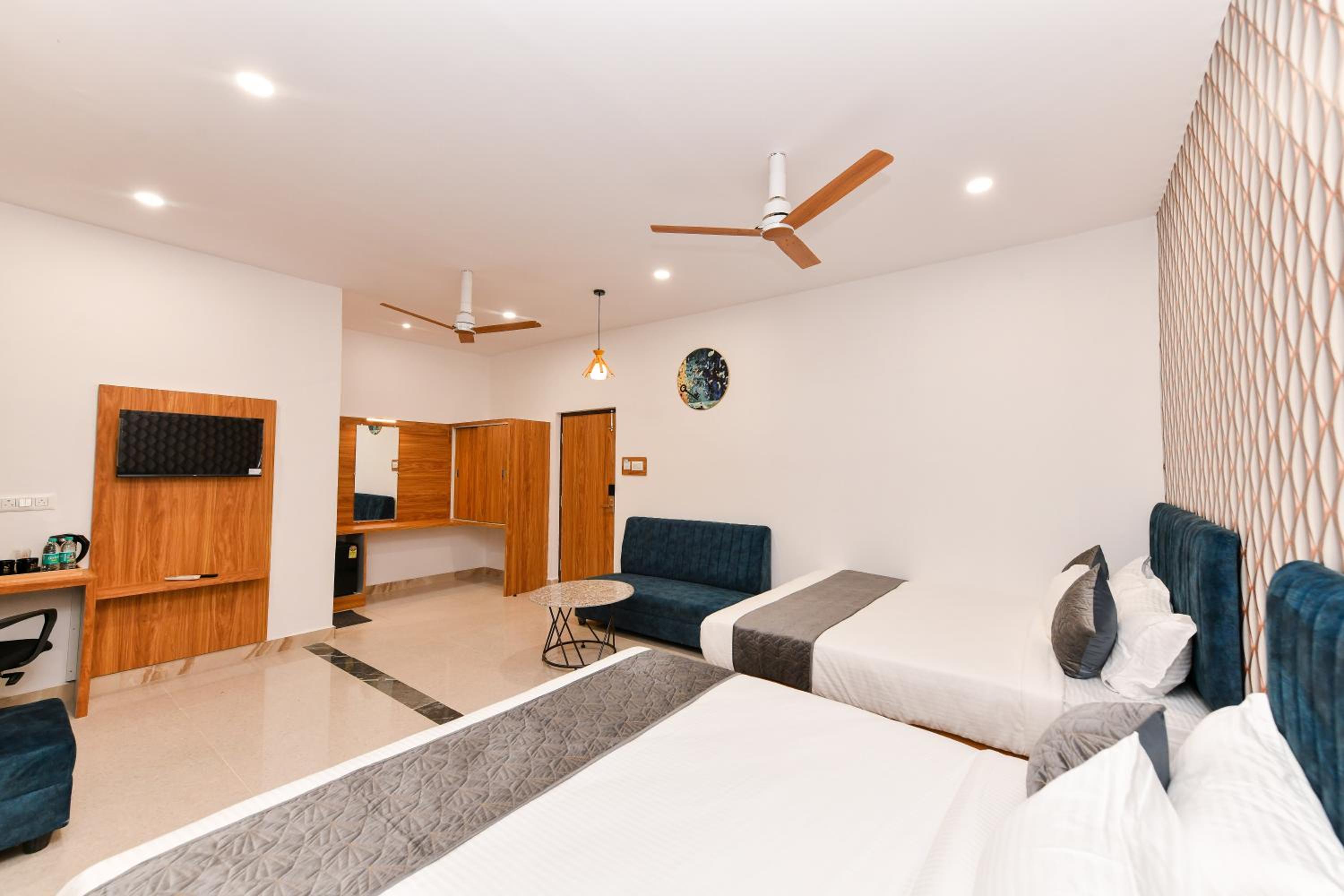 Family Room - Photo 4