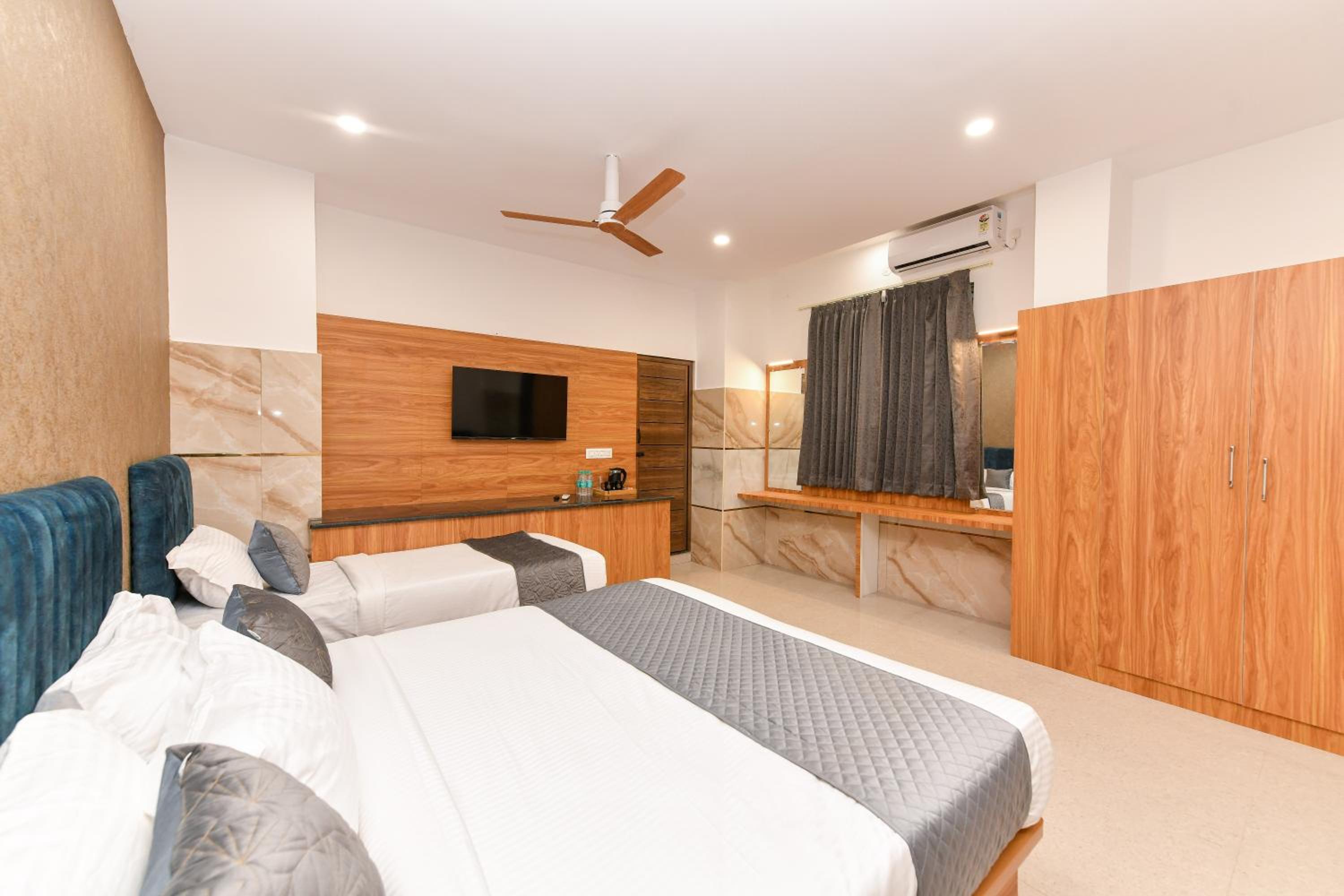 Family Room - Photo 12