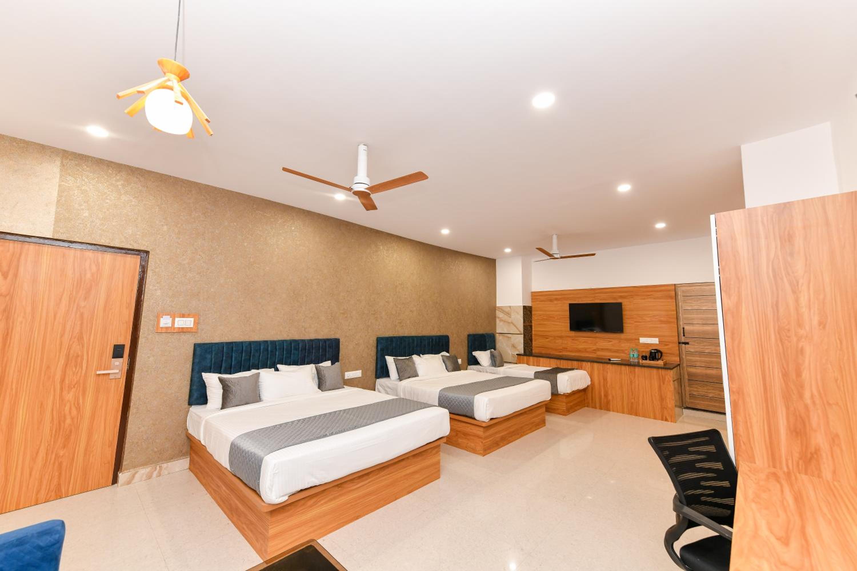 Family Room - Photo 9