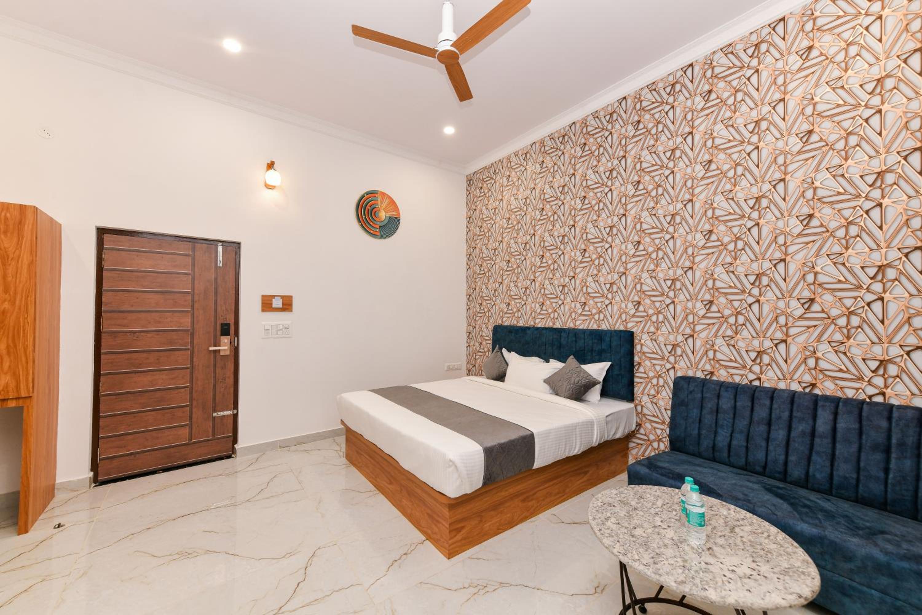 Standard Double Room with Fan photo 1