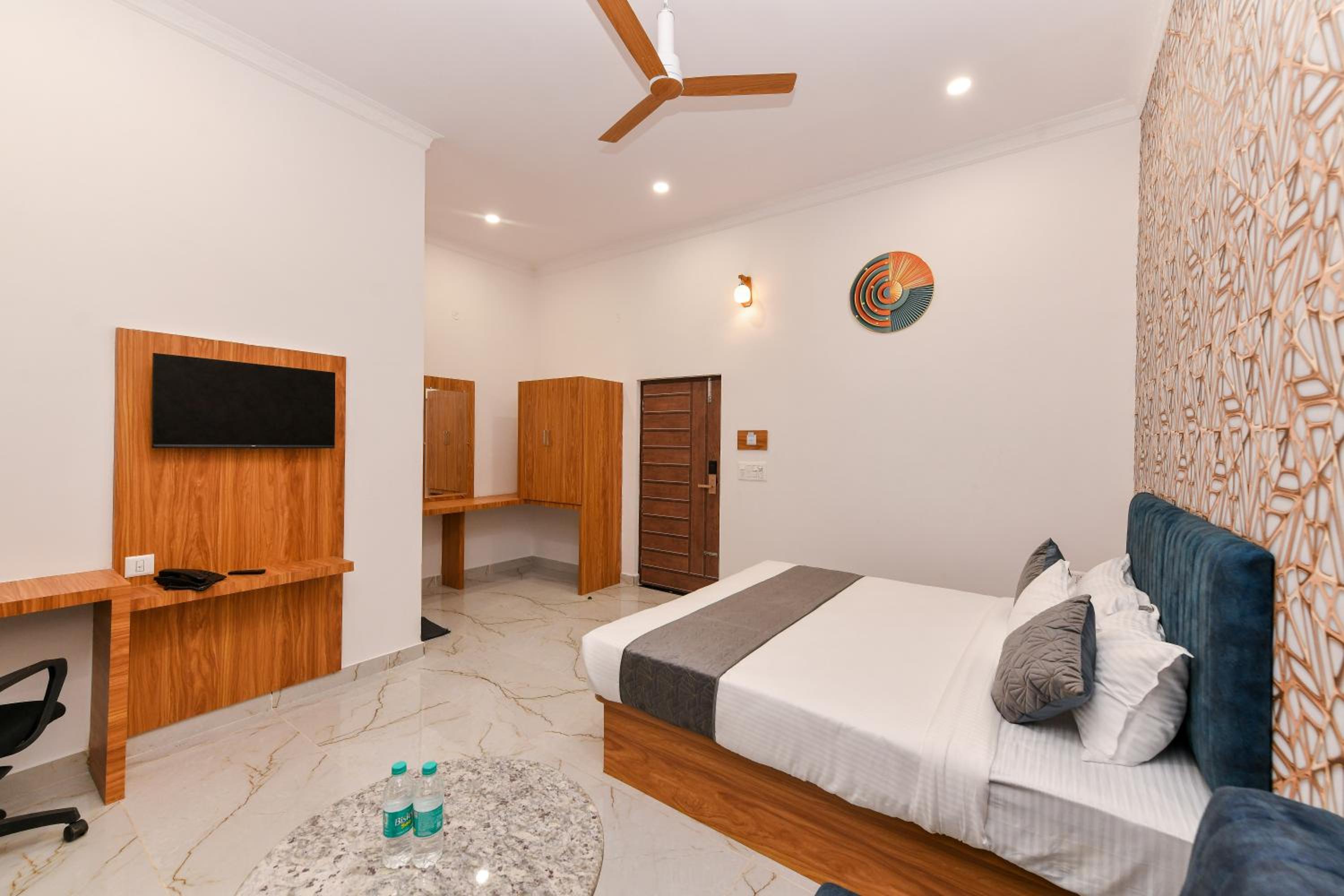 Standard Double Room with Fan photo 3
