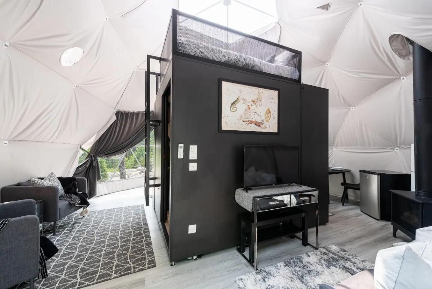 One-Bedroom House photo 1