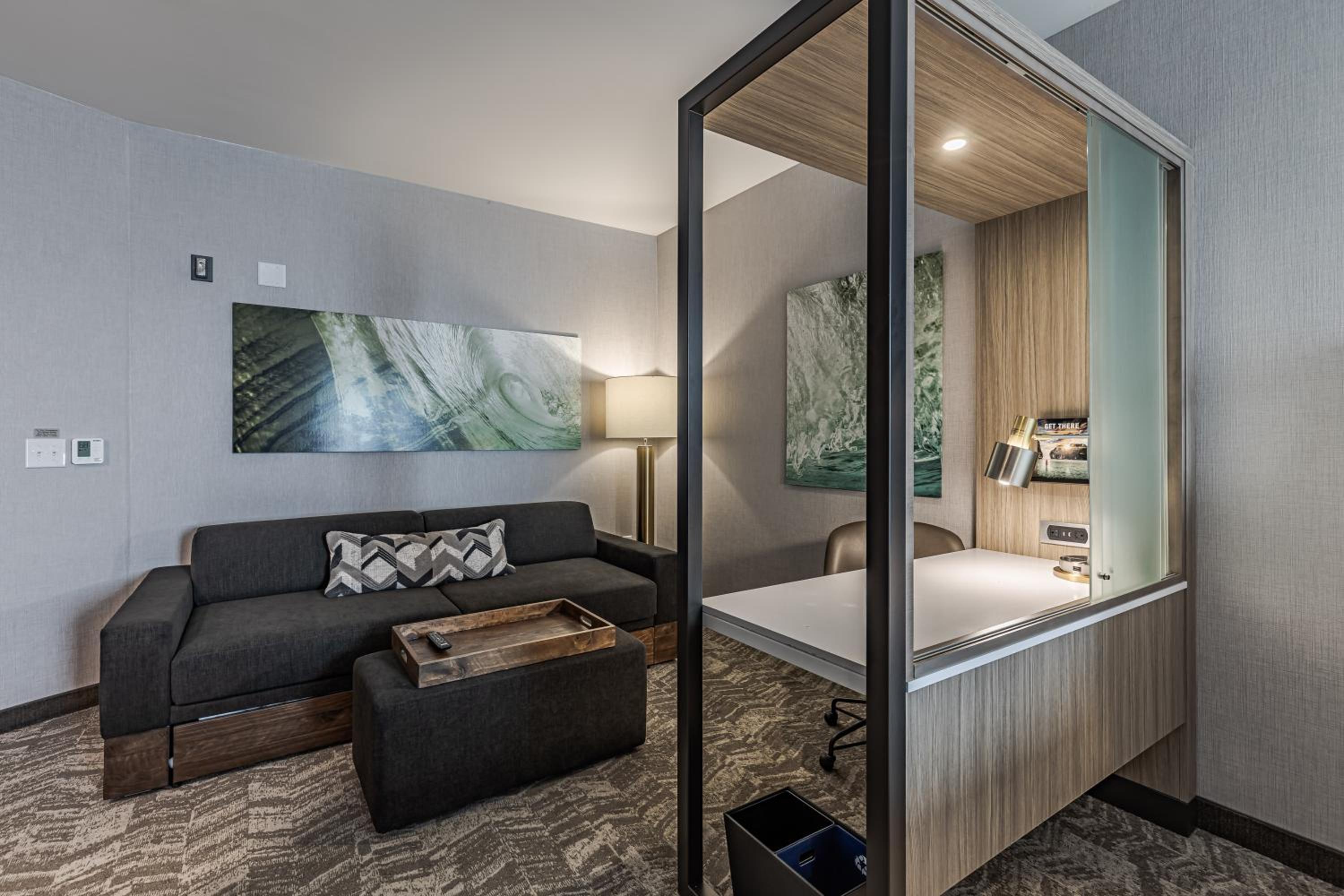 Queen Suite with Two Queen Beds - Photo 2