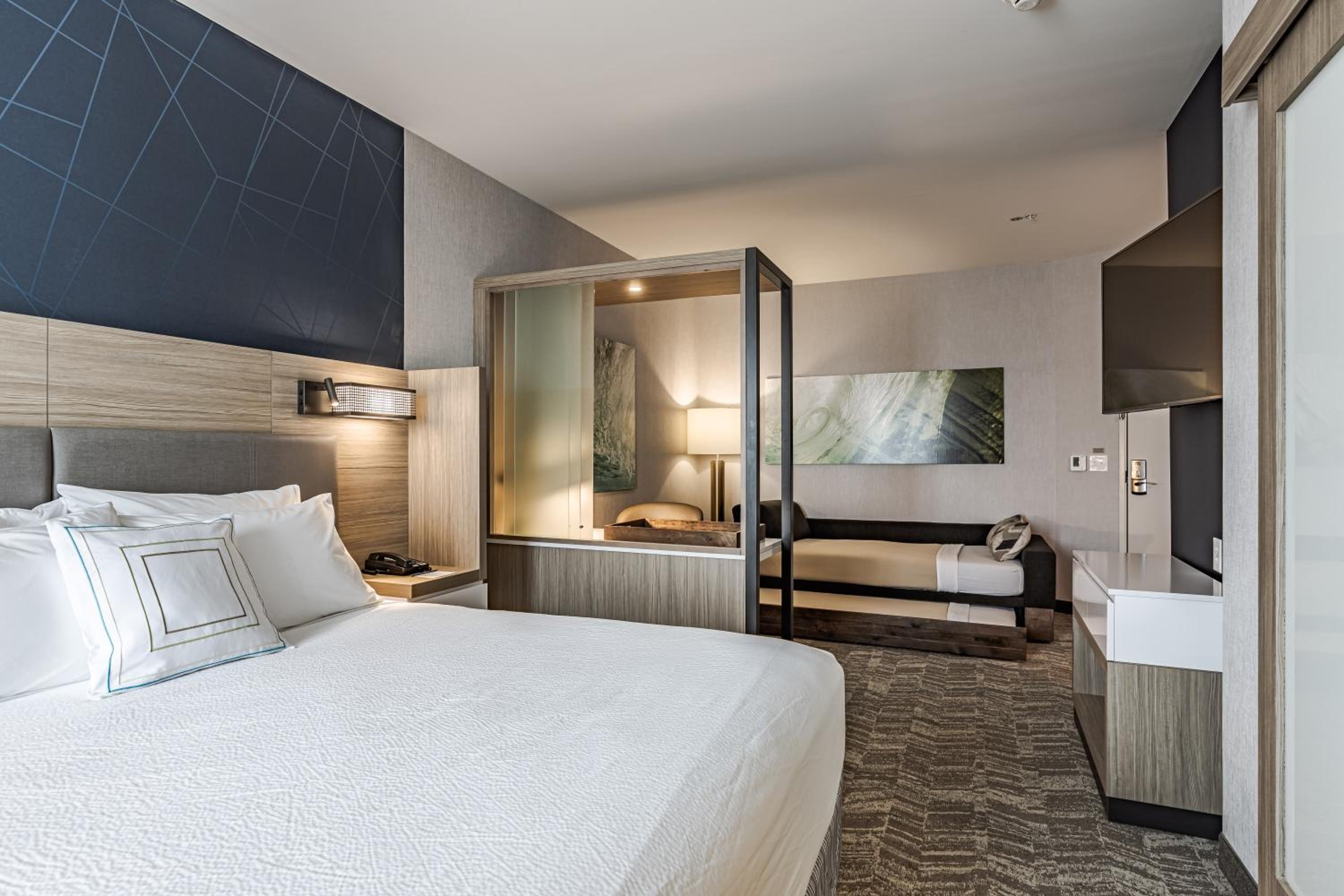 King Suite with Trundle Bed - Photo 5