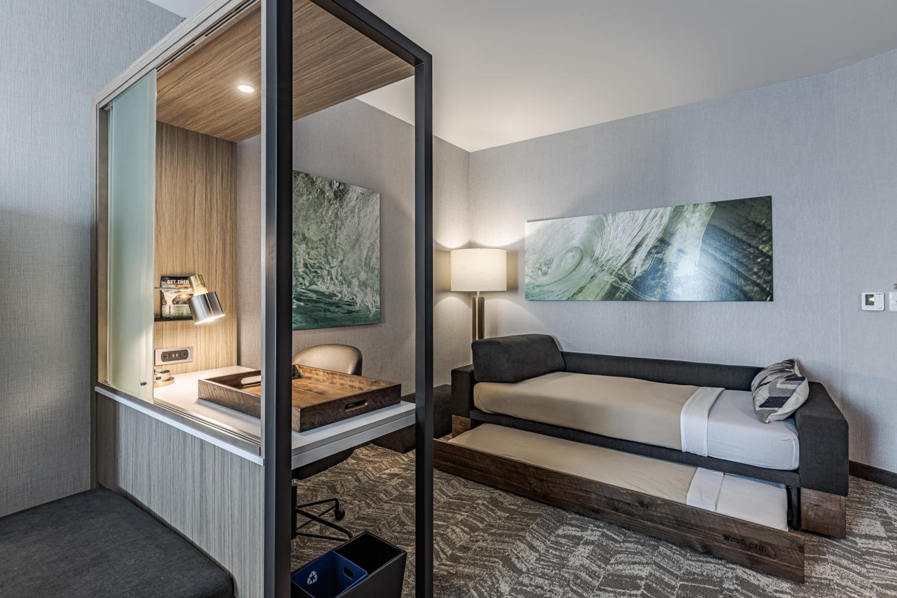 Queen Suite with Two Queen Beds - Photo 13