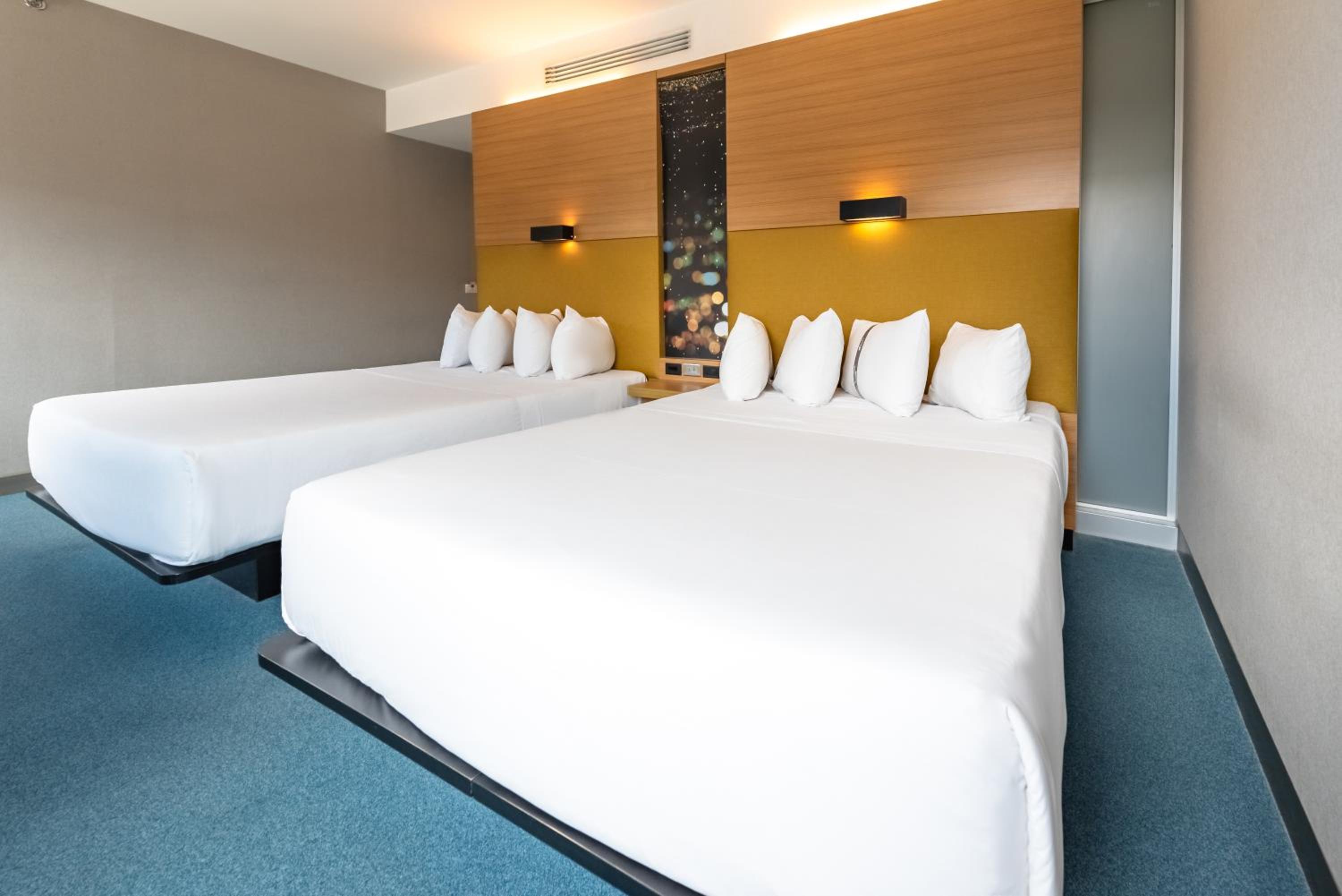 Aloft Guest Room, Guest room, 2 Double photo 1