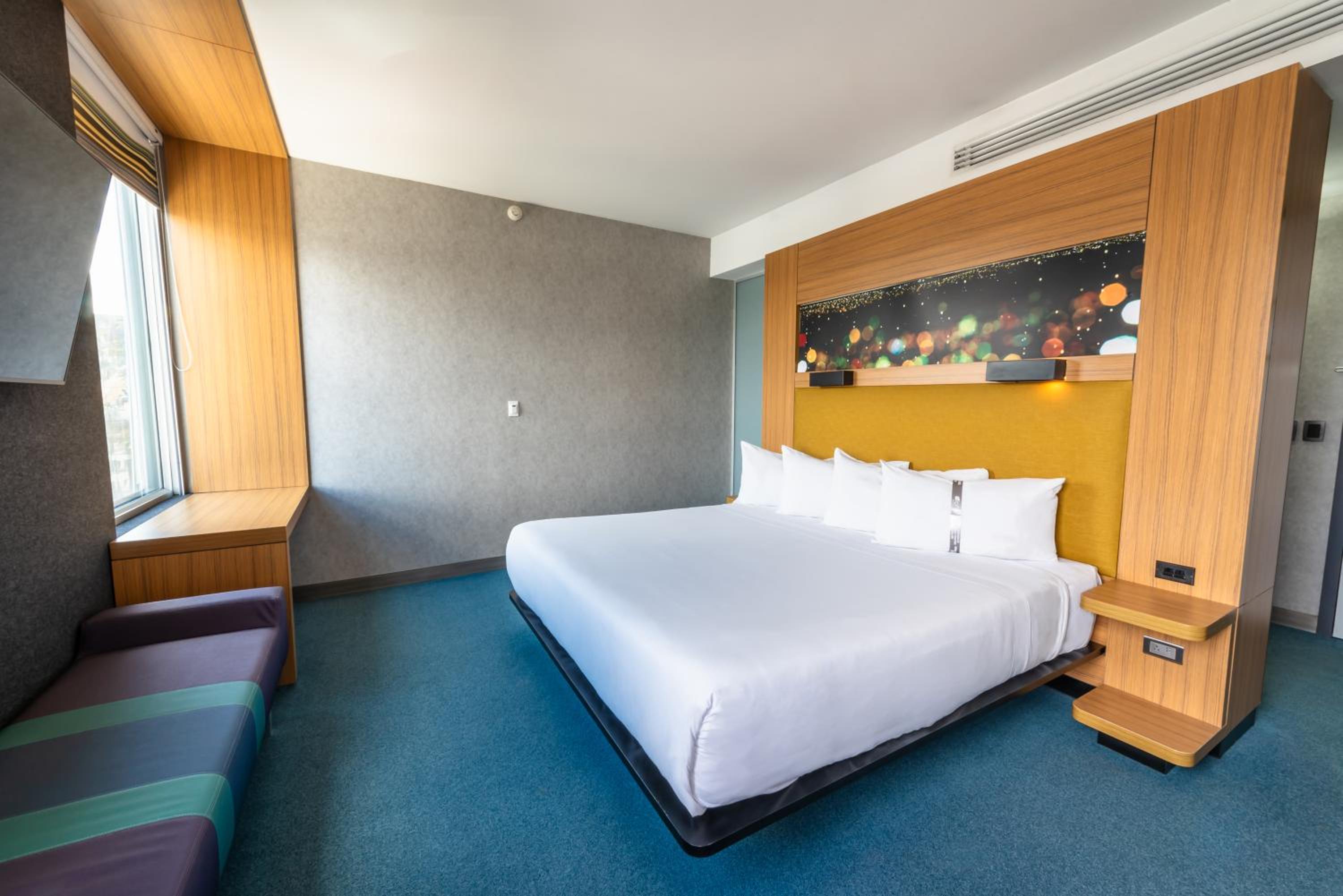 Aloft Guest Room, Guest room, 1 King - Photo 1