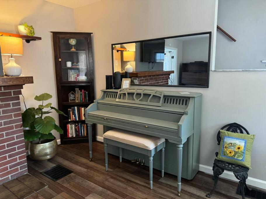 Three-Bedroom House photo 3