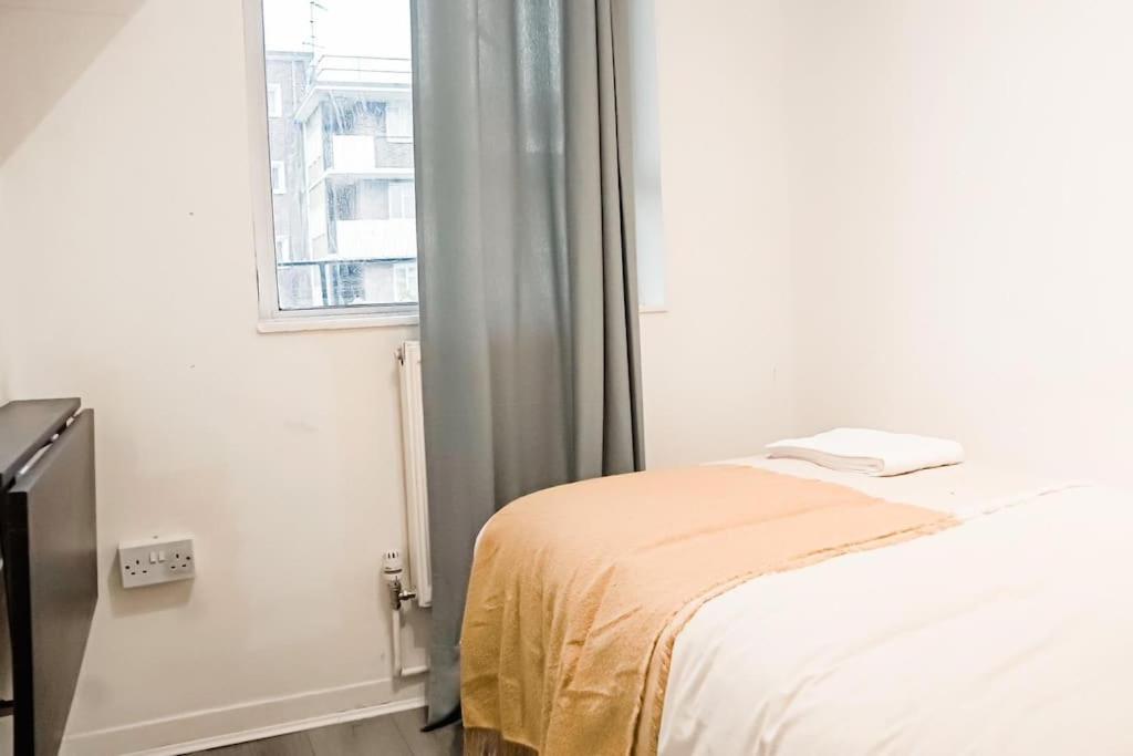 Three-Bedroom Apartment photo 1