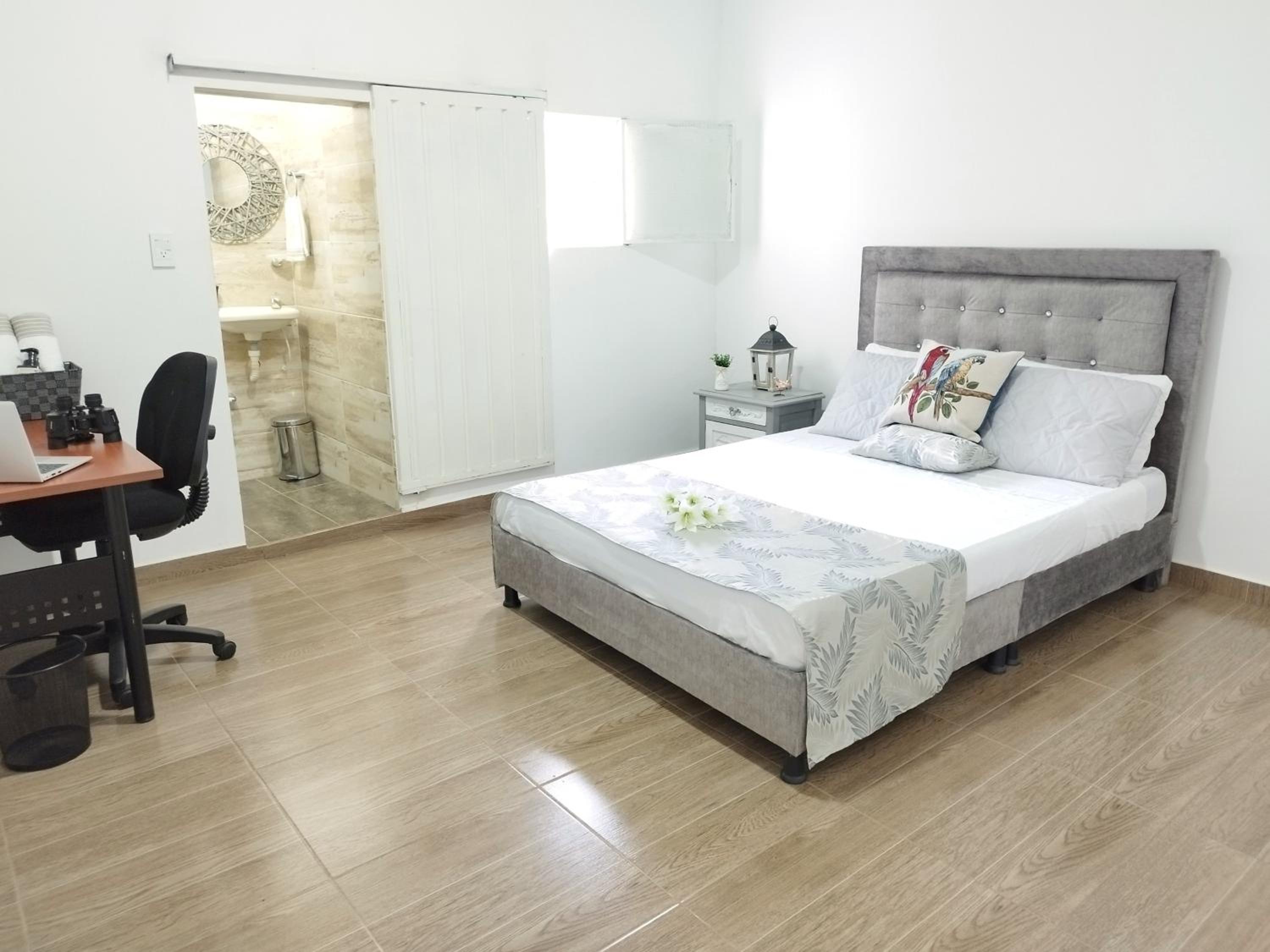 Double Room with Private Bathroom photo 2