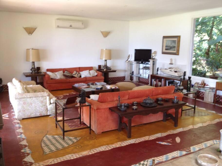 Seven-Bedroom House photo 2