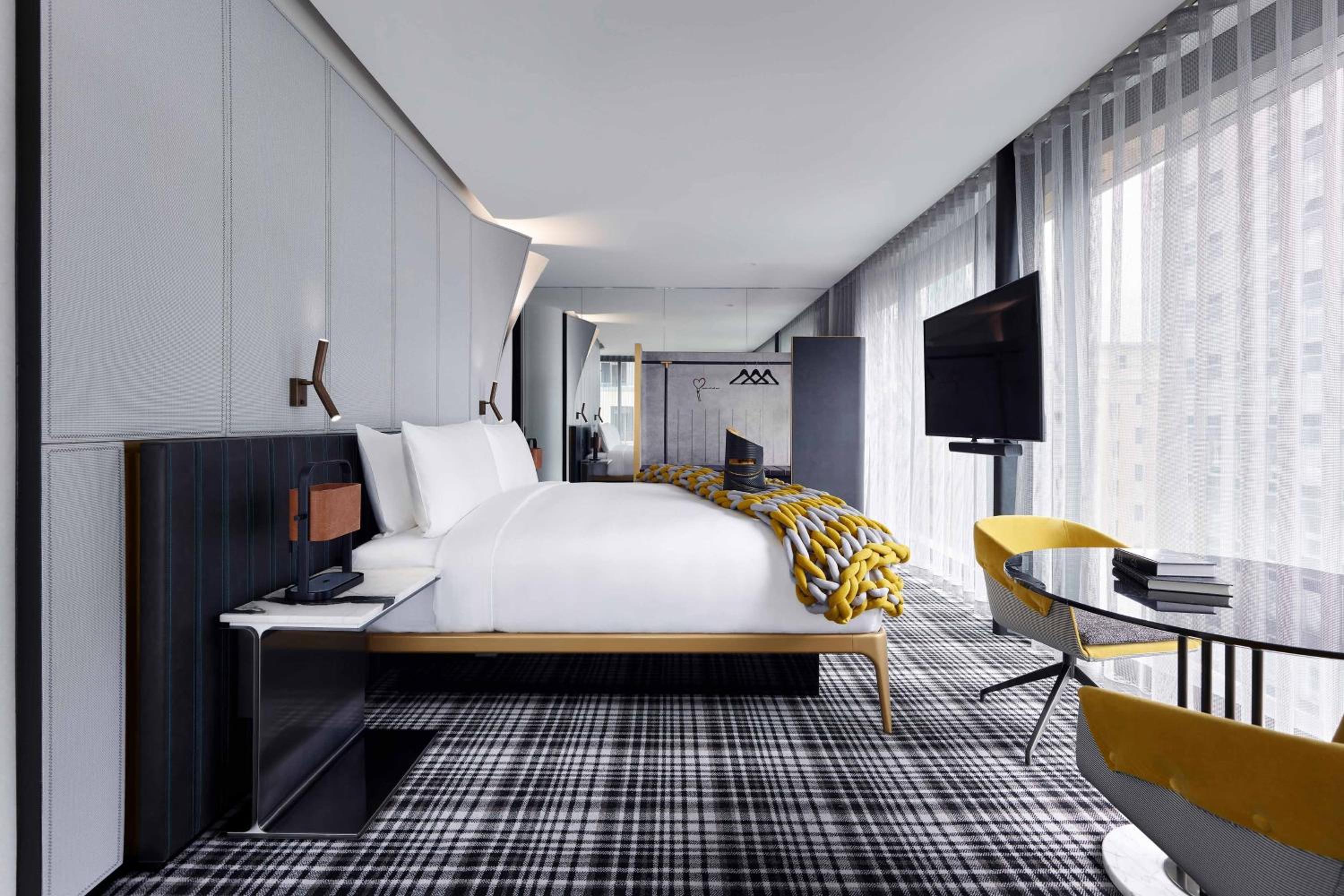 Supreme Suite, Suite, 1 King Super, Corner Room