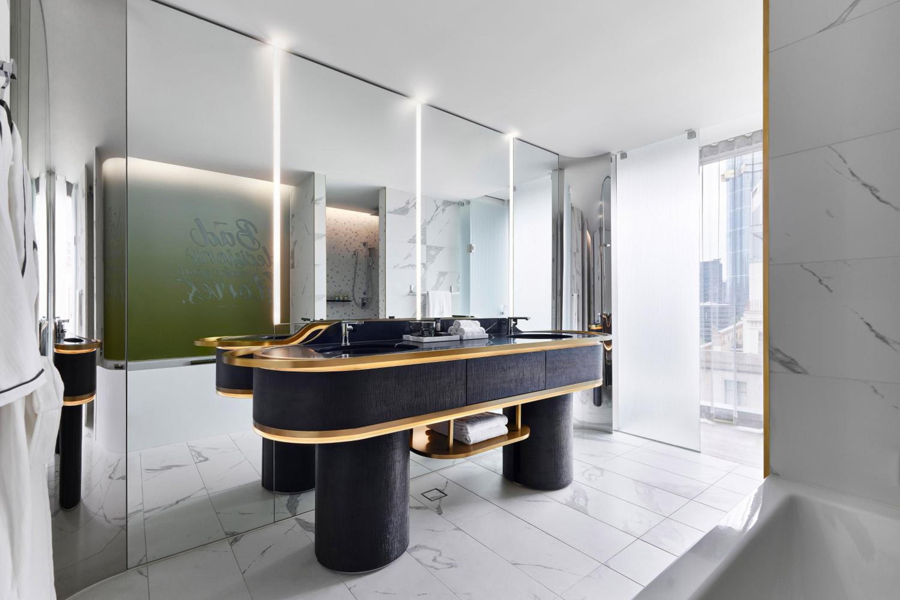 Supreme Suite, Suite, 1 King Super, Corner Room