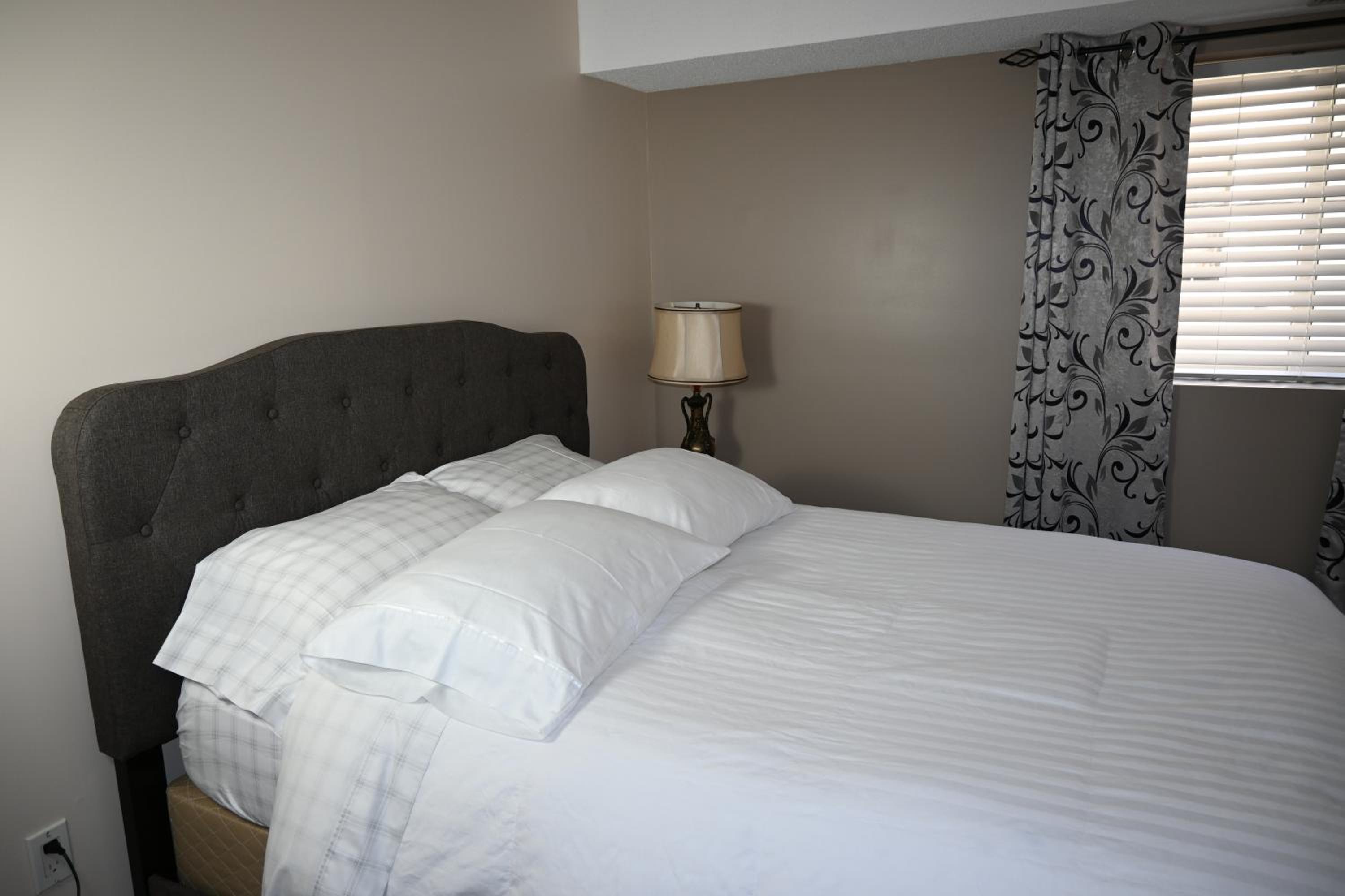 One-Bedroom Apartment - Photo 11