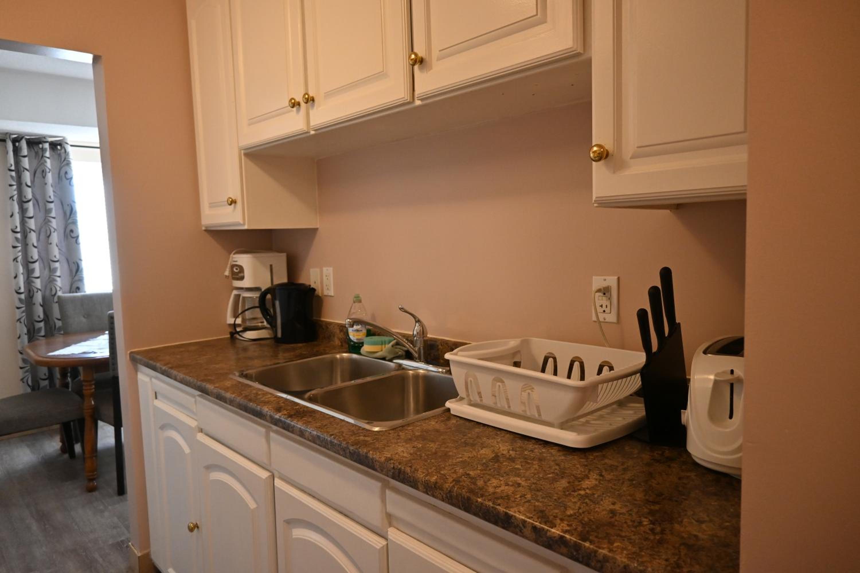 One-Bedroom Apartment - Photo 9
