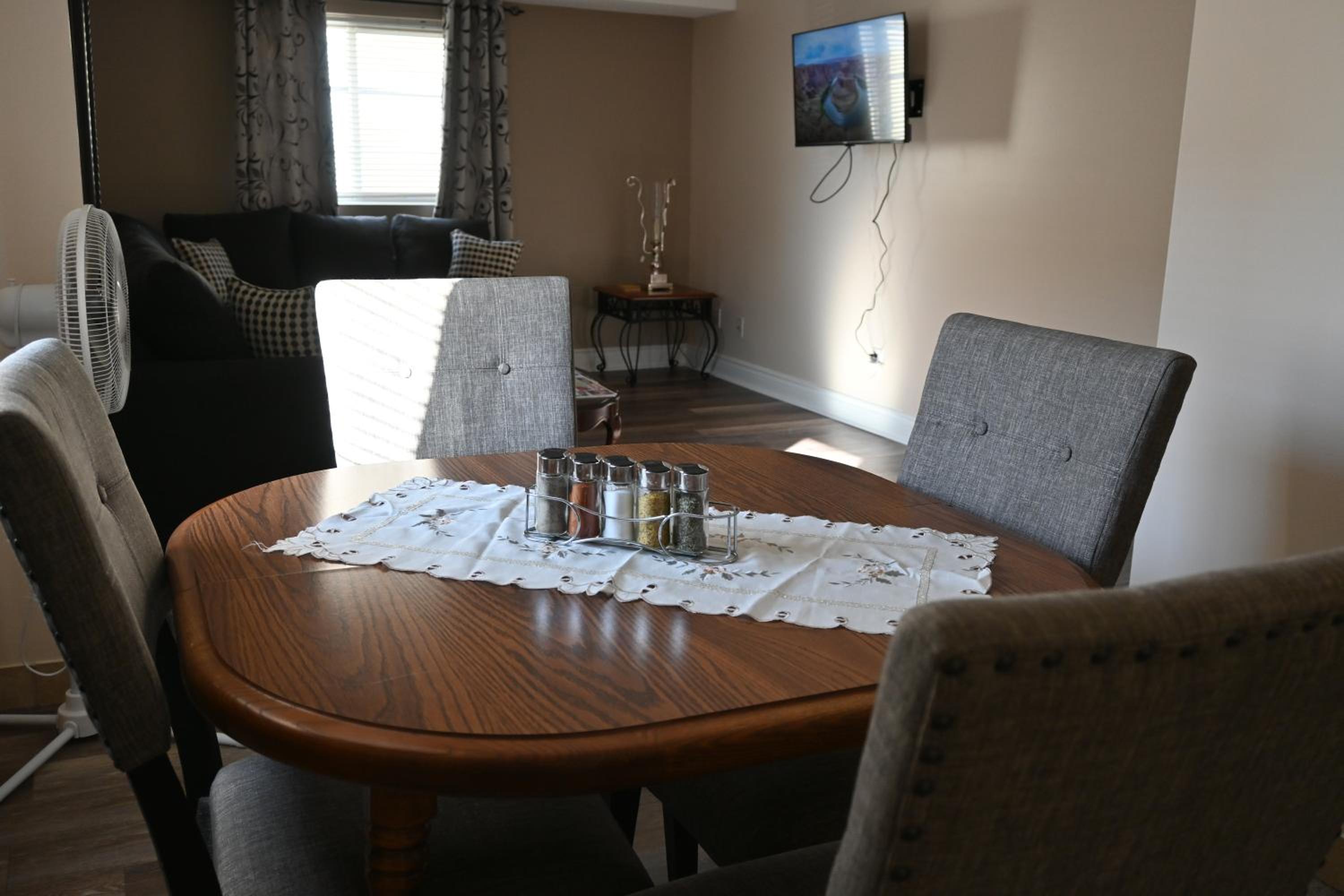 One-Bedroom Apartment - Photo 6
