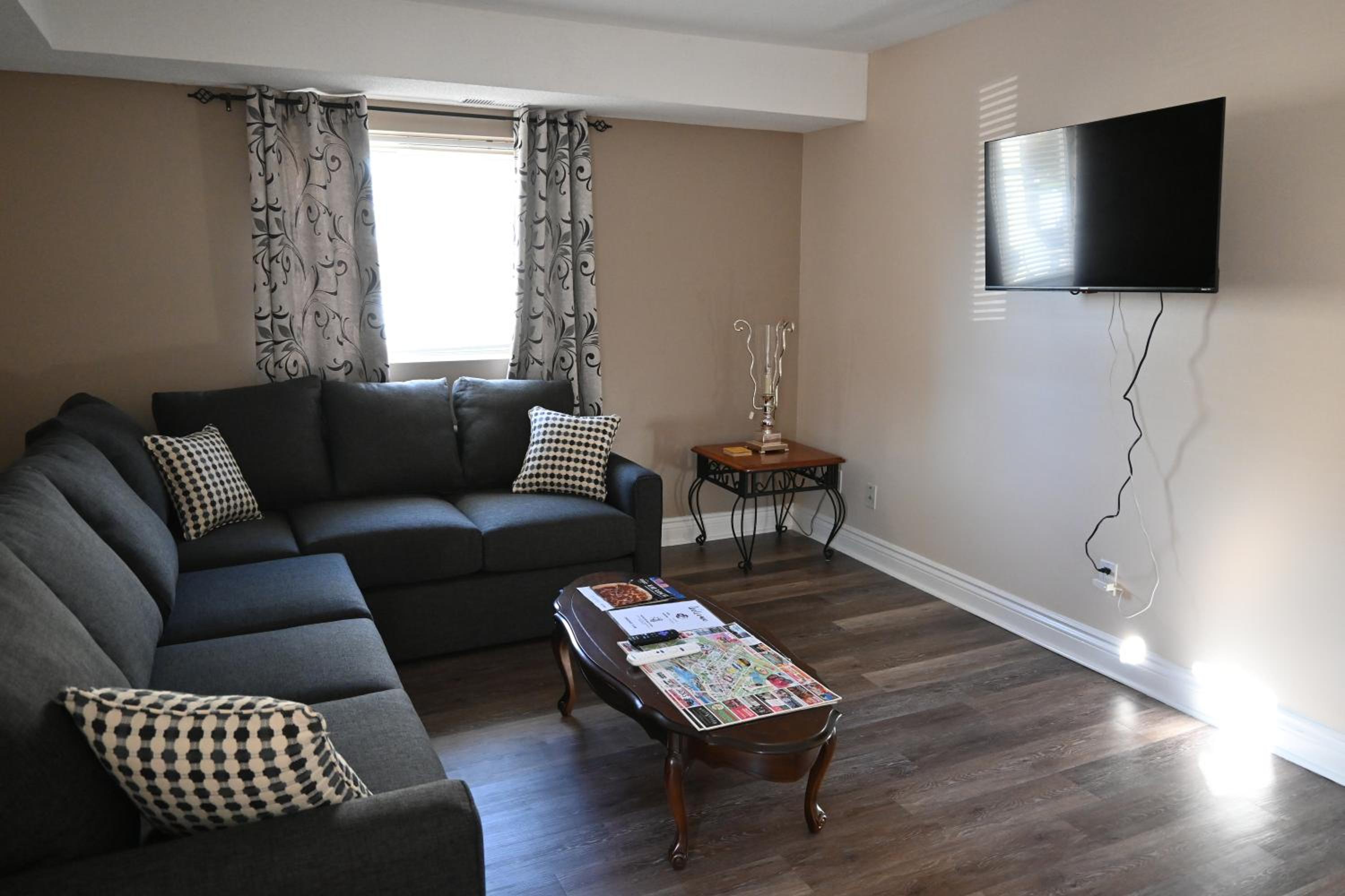 One-Bedroom Apartment - Photo 1