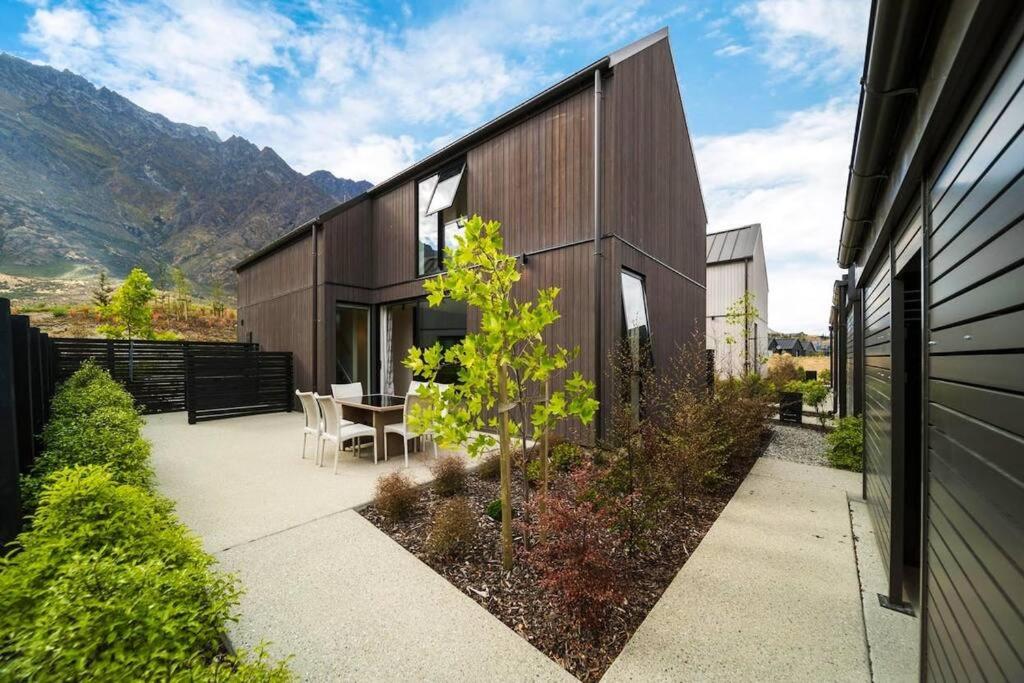 Three-Bedroom House photo 1