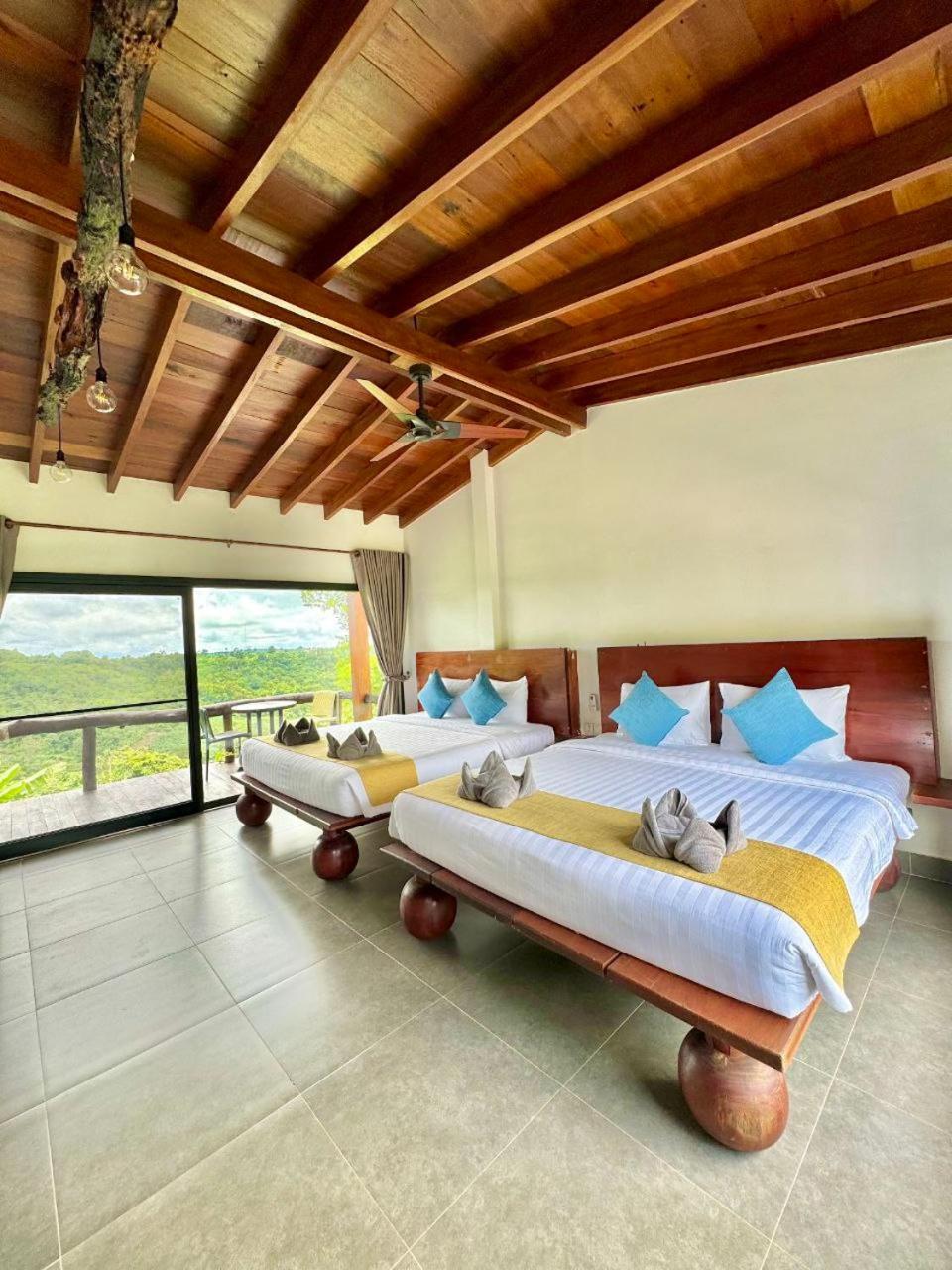 Deluxe Family Suite - Photo 5