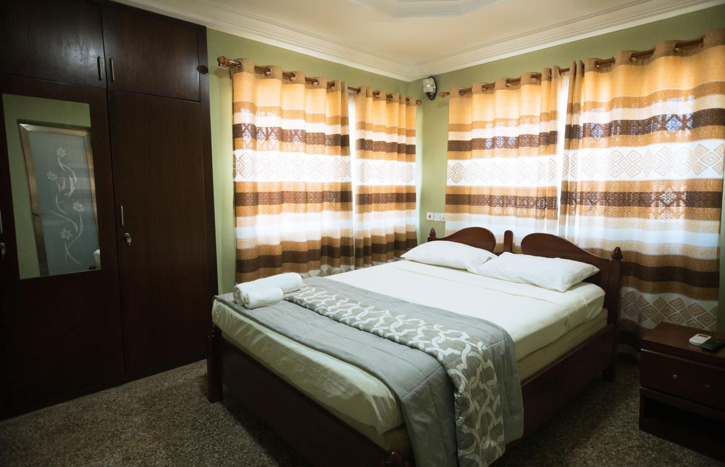 Queen Room photo 1