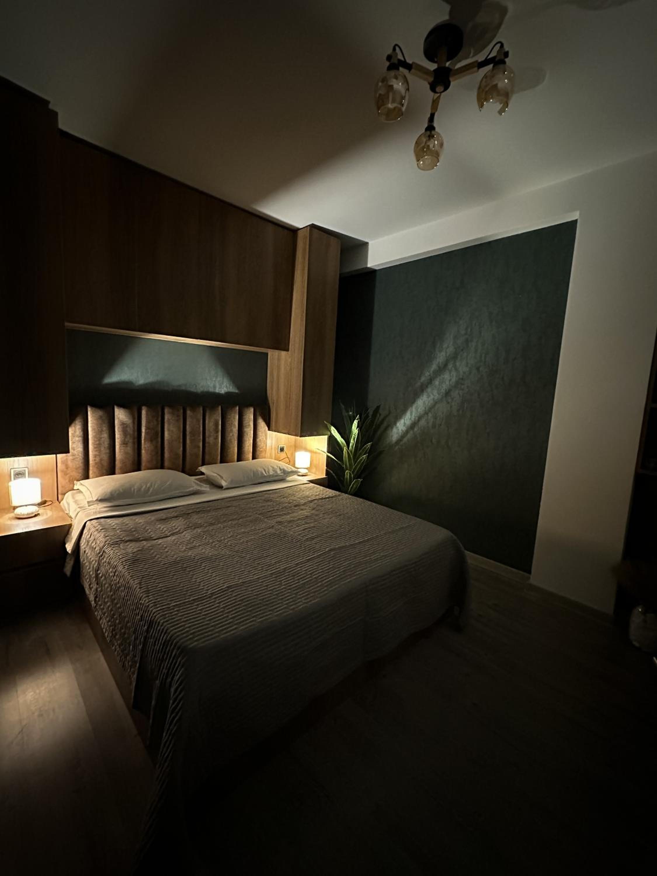 One-Bedroom Apartment with Balcony and Water View photo 3