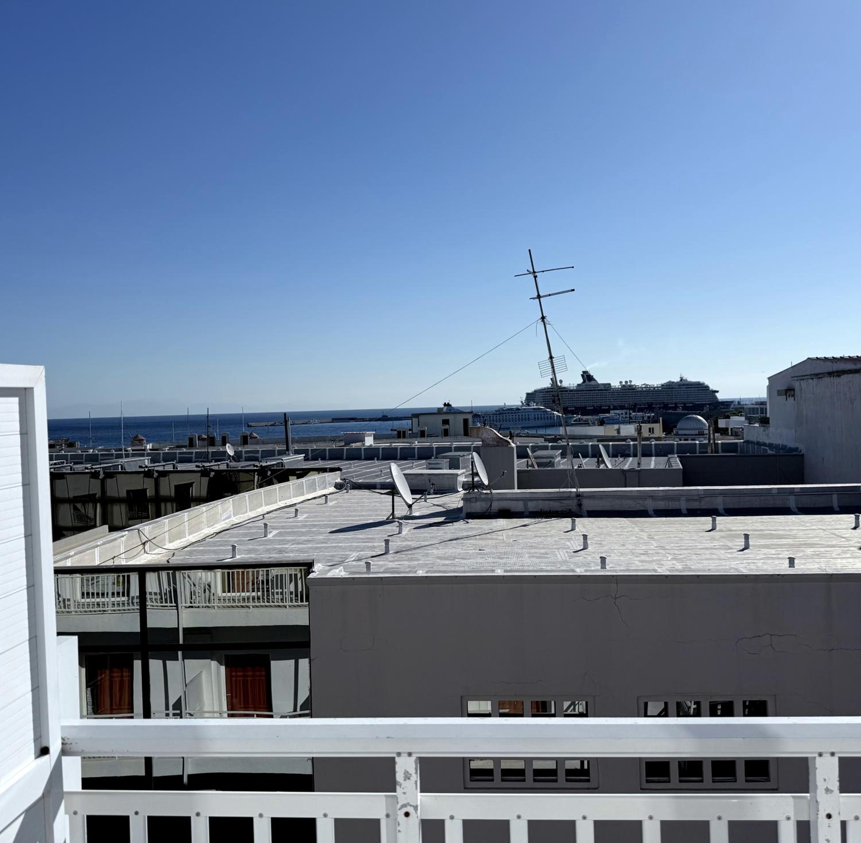 Superior Room with City and Sea View - Photo 13