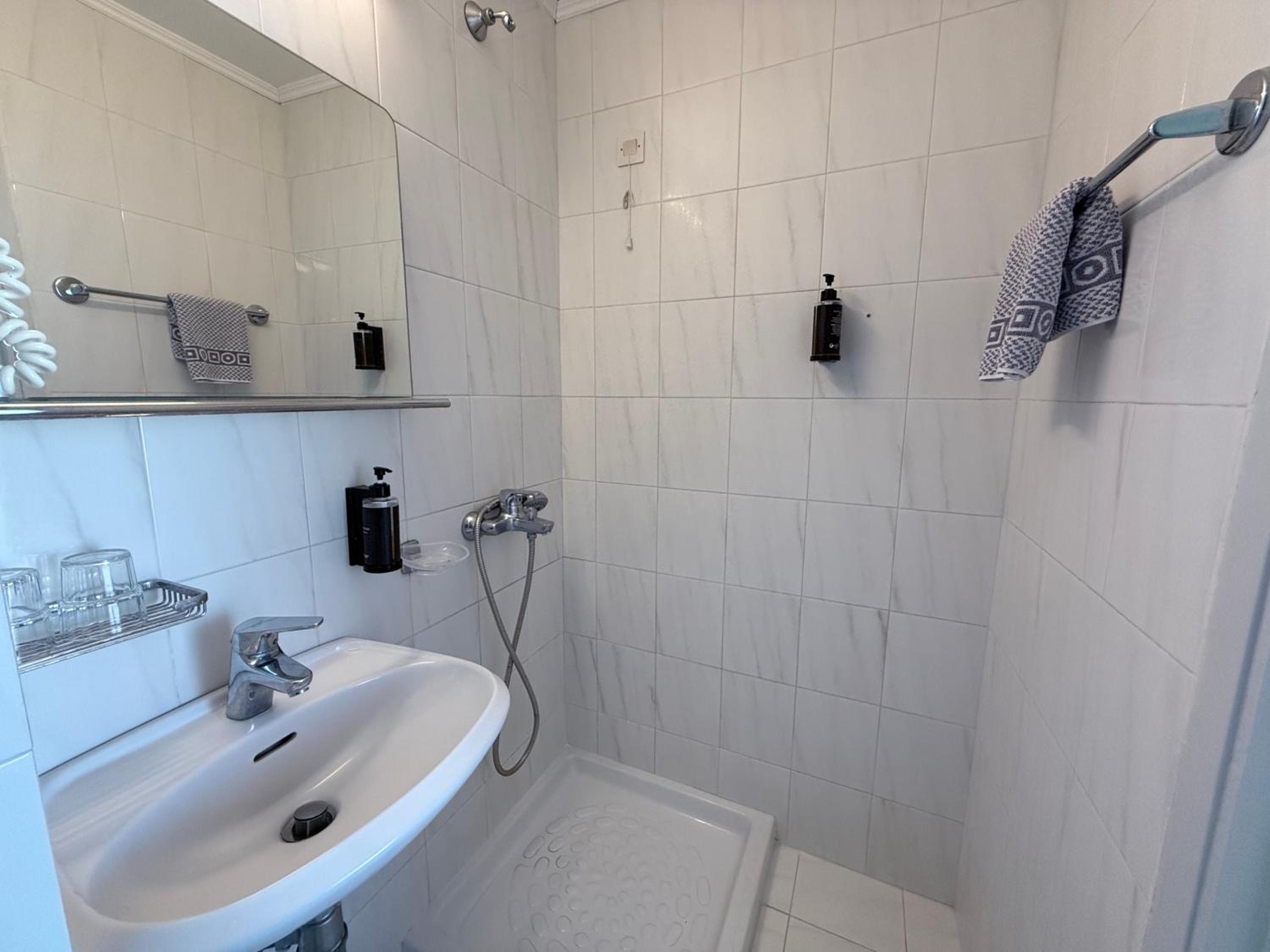 Standard Double or Twin Room with Balcony - Photo 25
