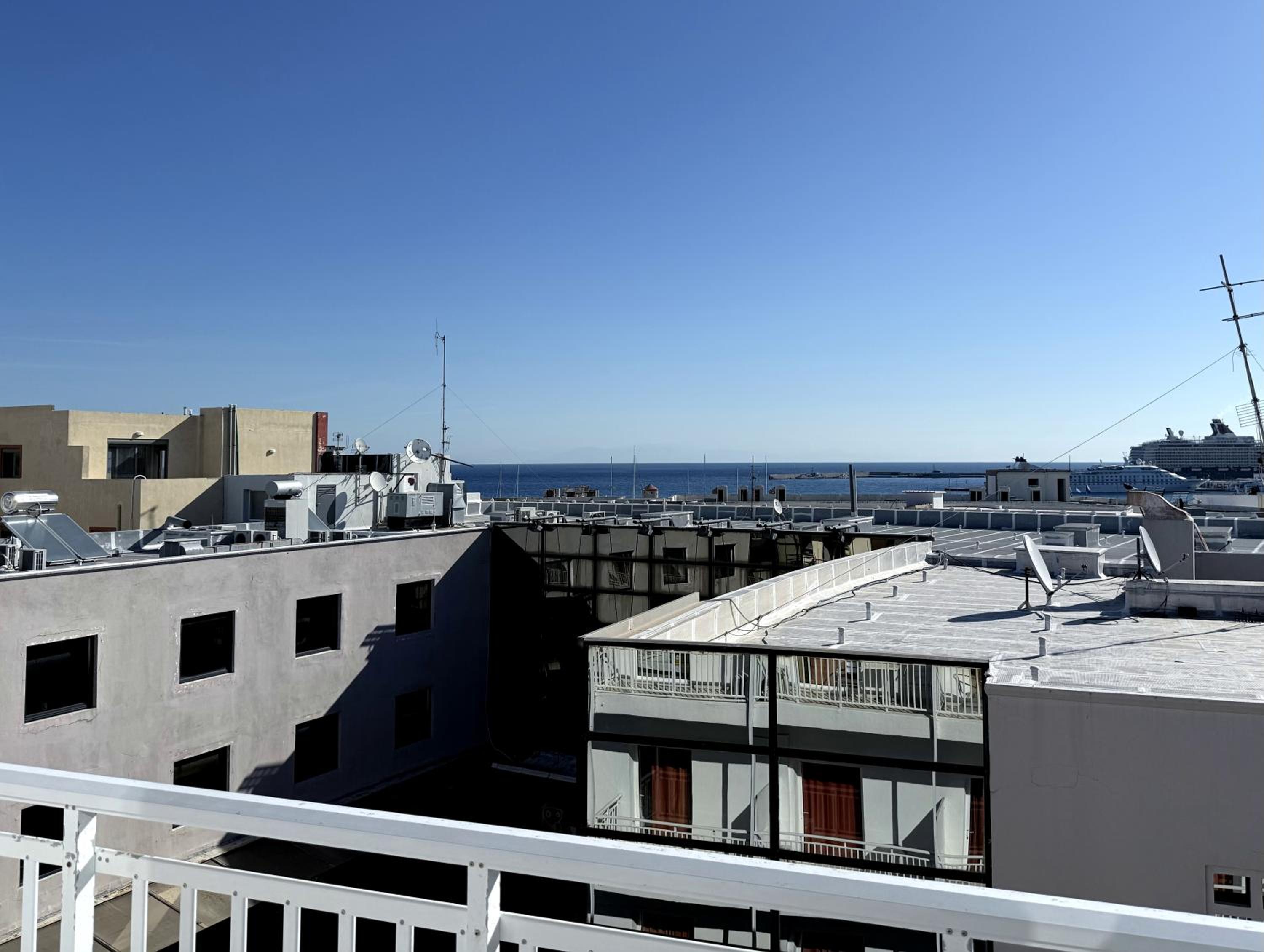 Superior Room with City and Sea View - Photo 16