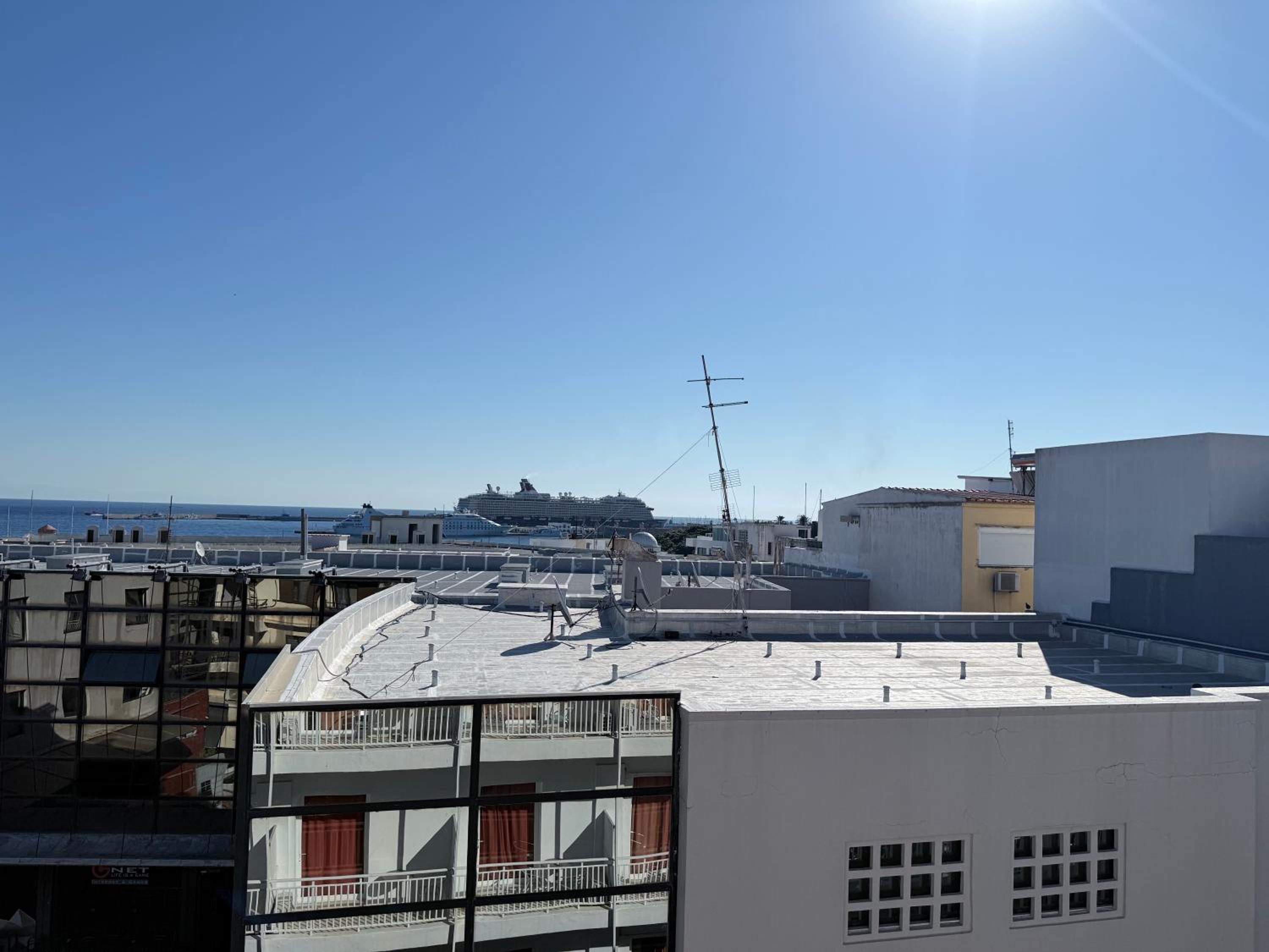 Superior Room with City and Sea View - Photo 18