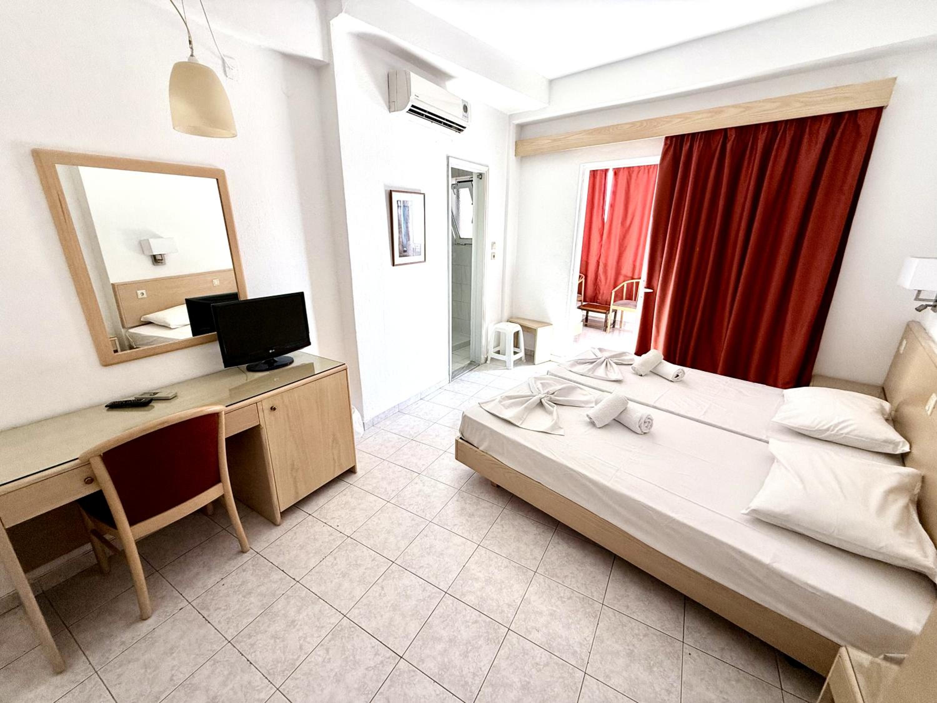 Superior Room with City and Sea View - Photo 20
