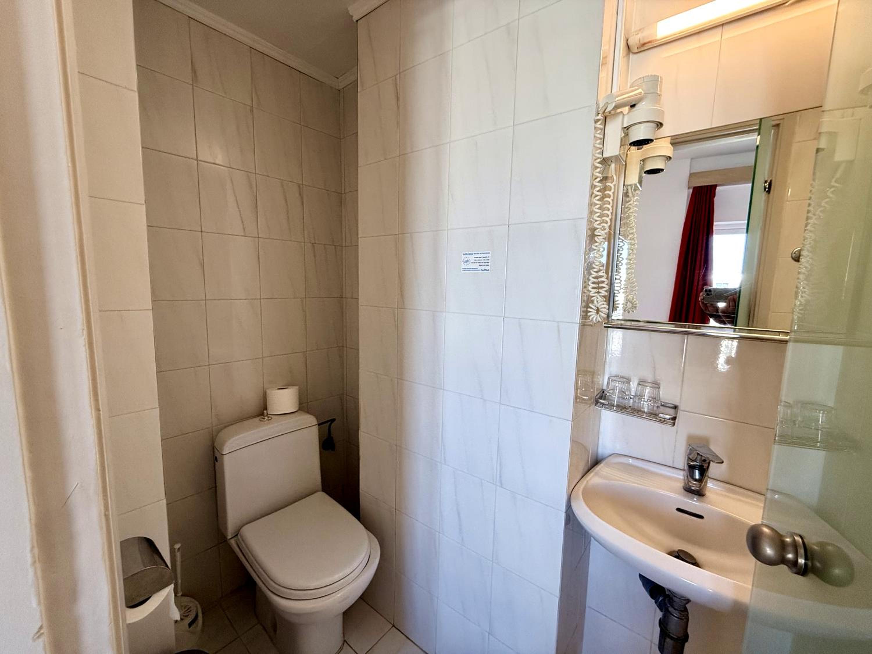 Standard Double or Twin Room with Balcony - Photo 15