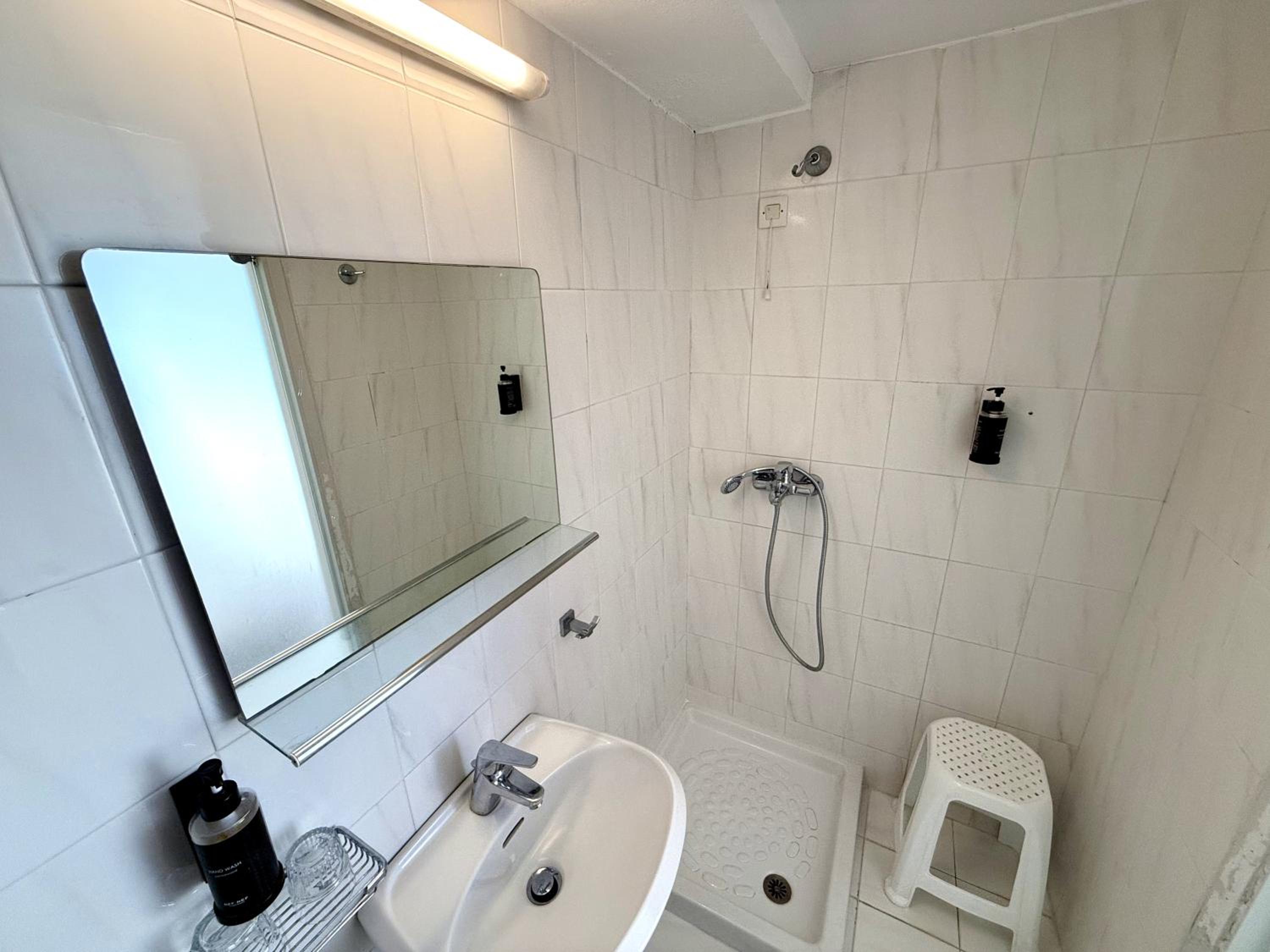 Standard Double or Twin Room with Balcony - Photo 17
