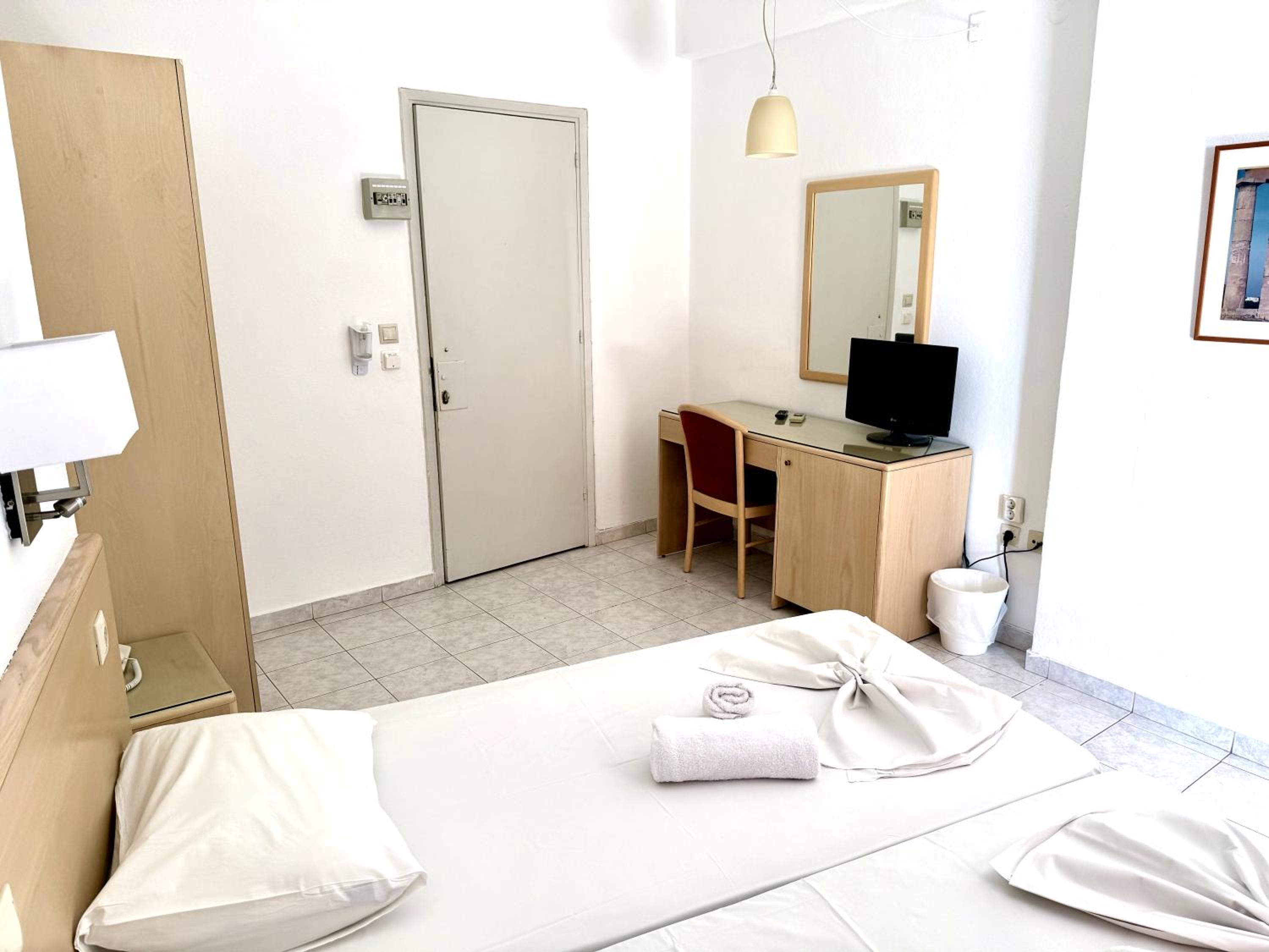 Superior Room with City and Sea View - Photo 21