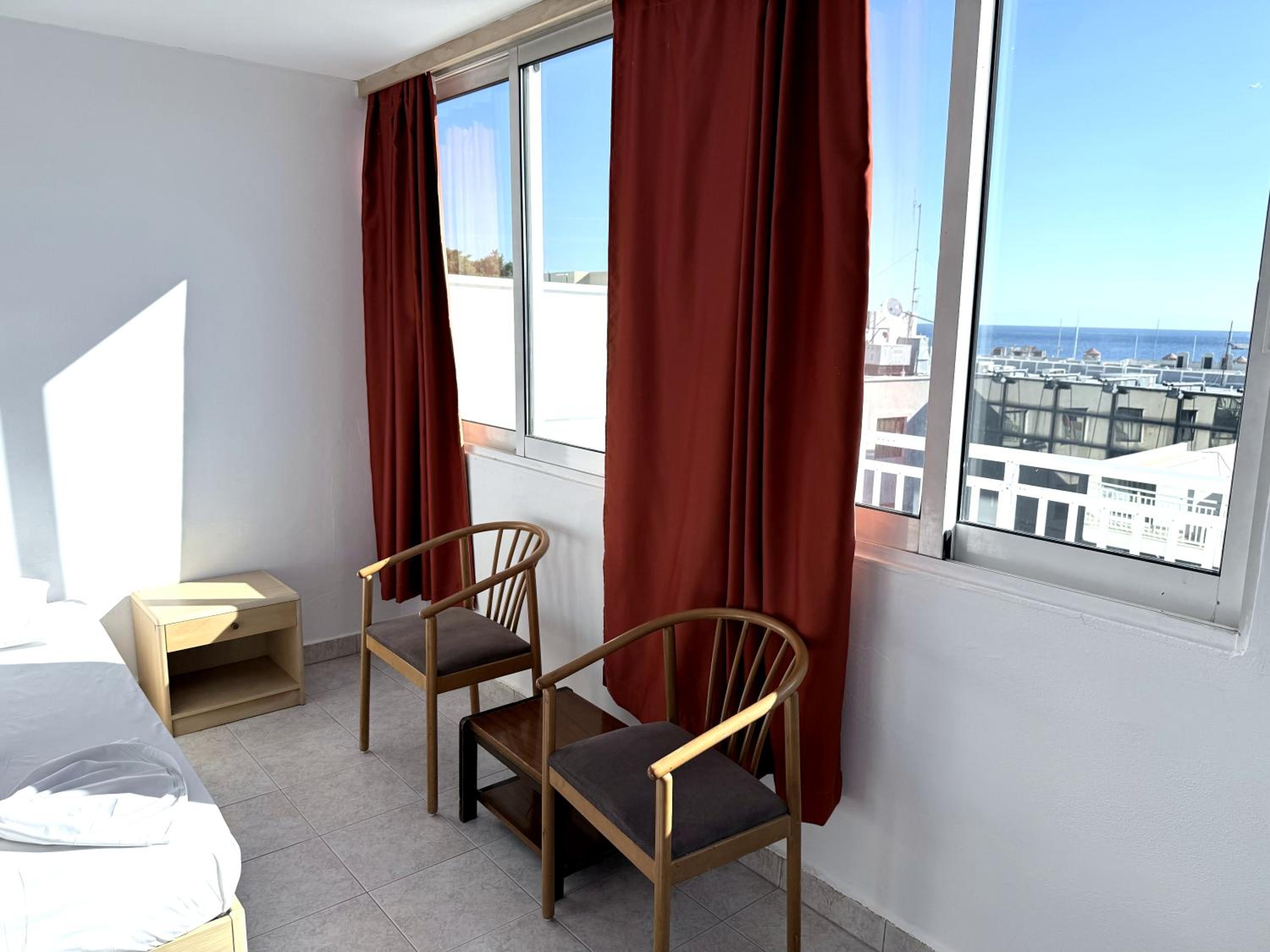 Superior Room with City and Sea View - Photo 25