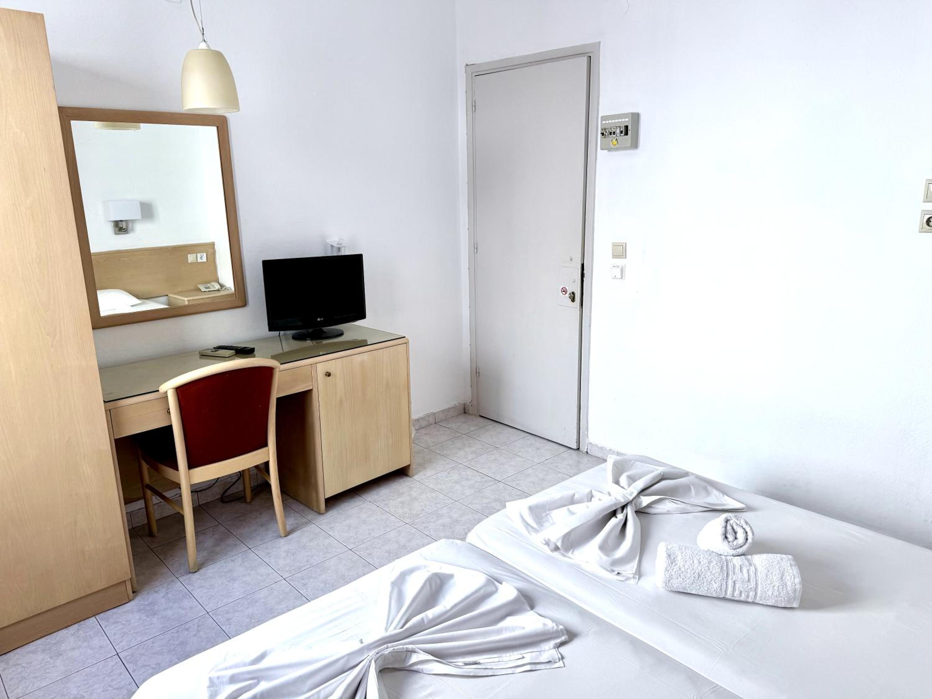 Internal Room with Window (no view) - Photo 3
