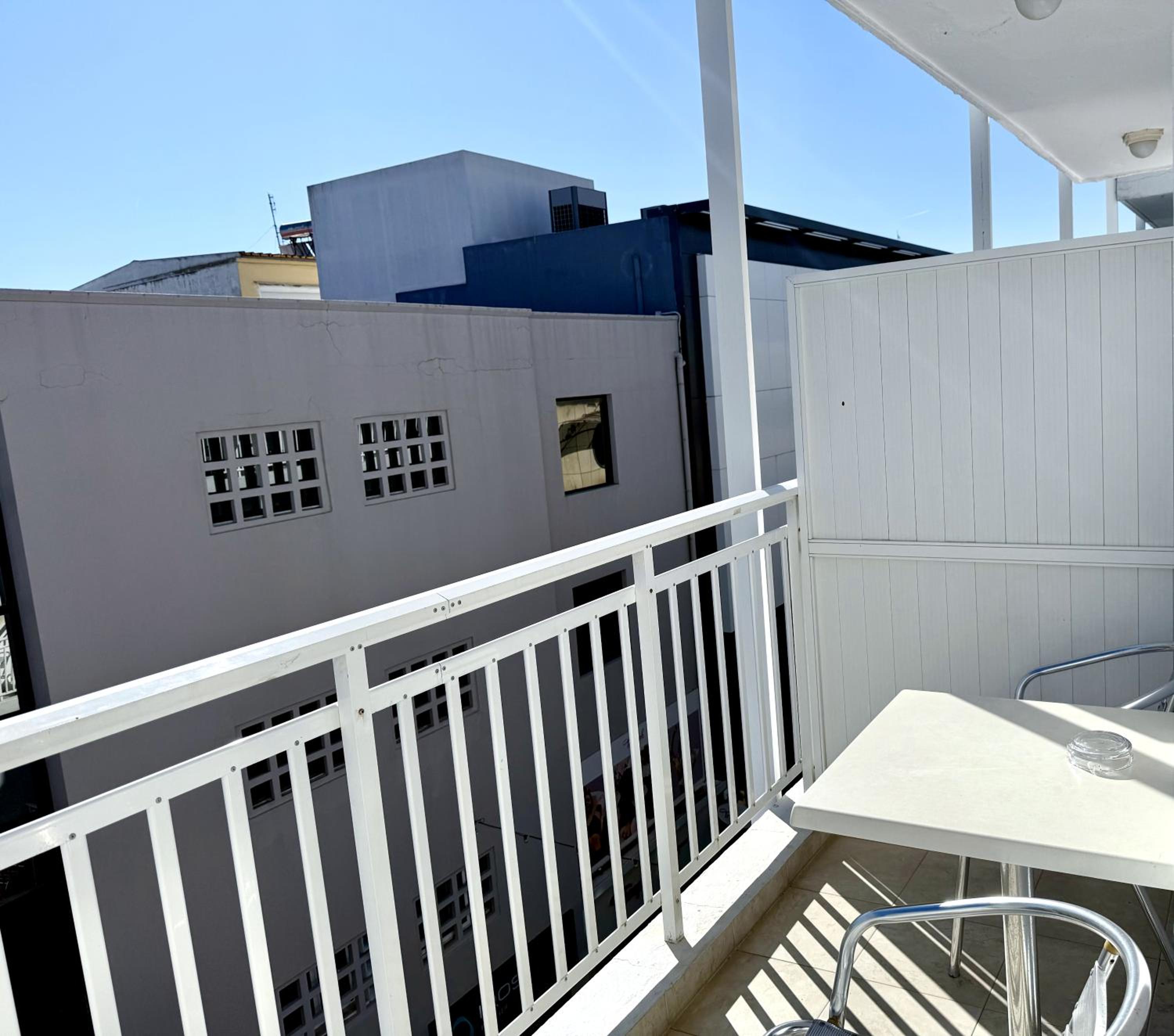 Standard Double or Twin Room with Balcony - Photo 7