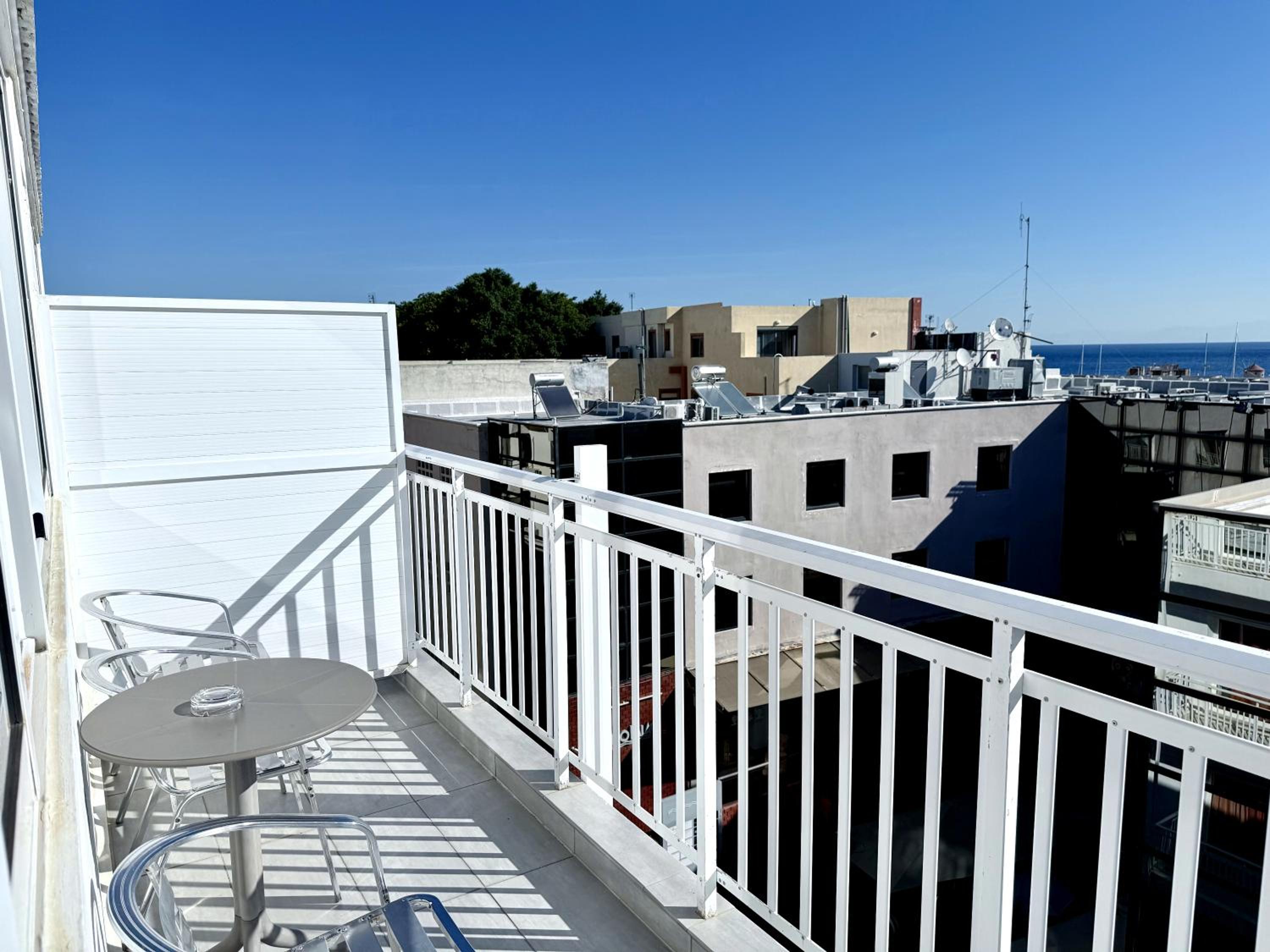 Superior Room with City and Sea View - Photo 27